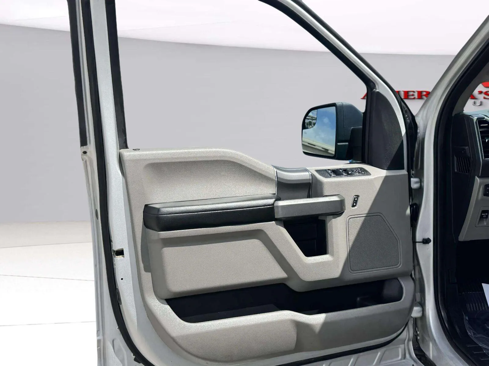 Ford F-150 photo 10