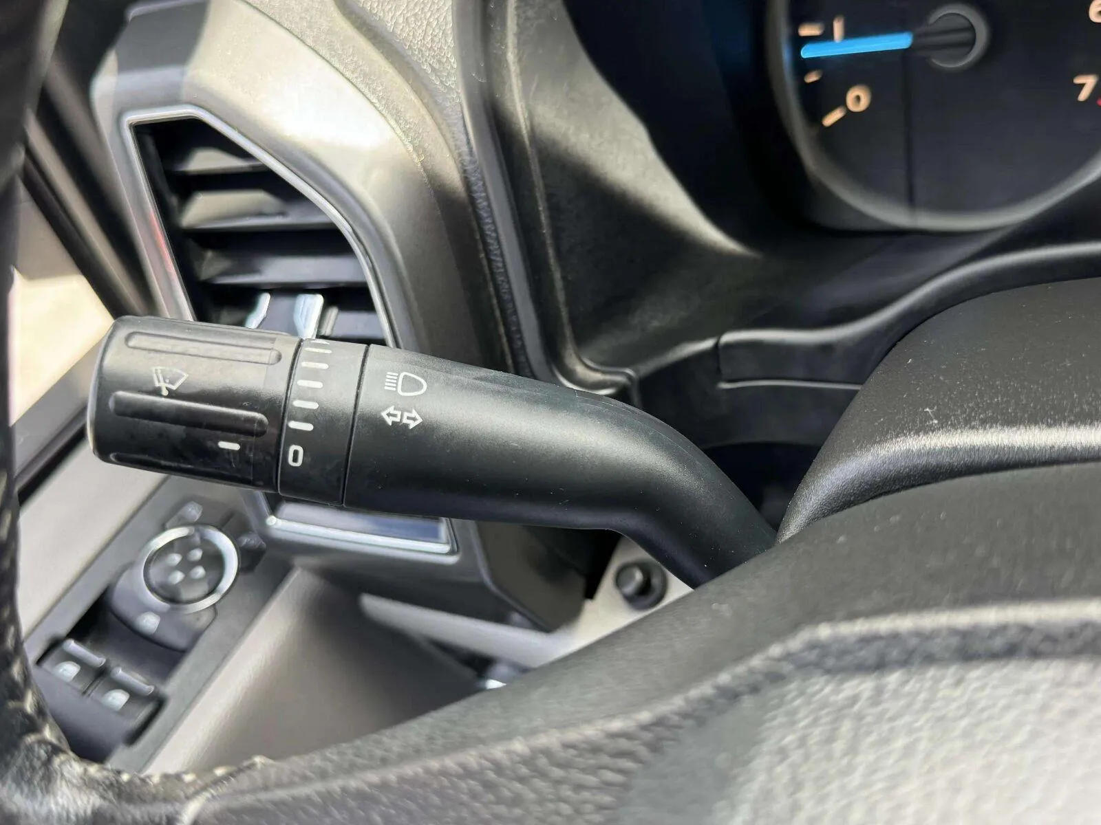 Ford F-150 photo 14