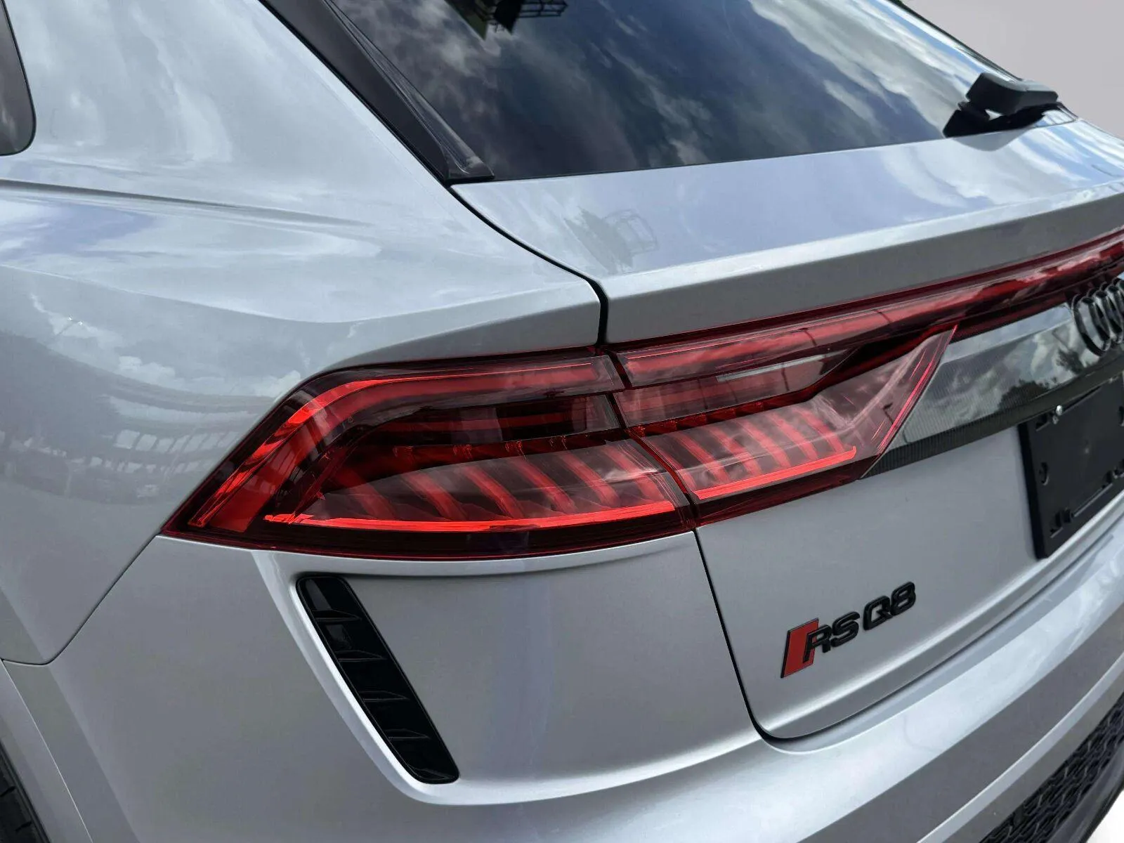 Audi RS Q8 photo 14