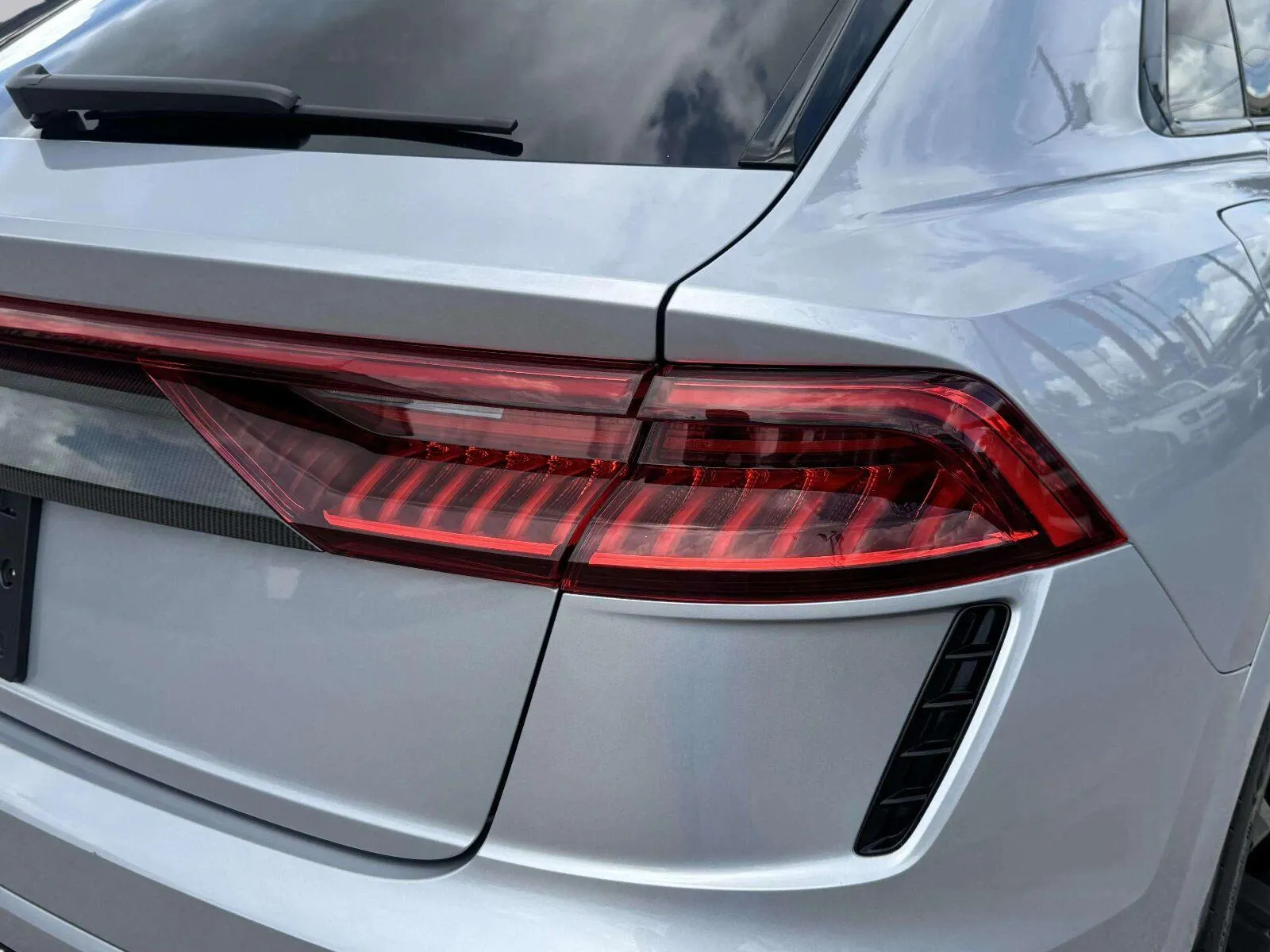 Audi RS Q8 photo 15