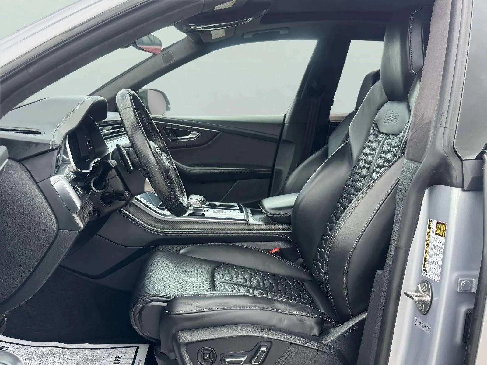 Audi RS Q8 photo 16
