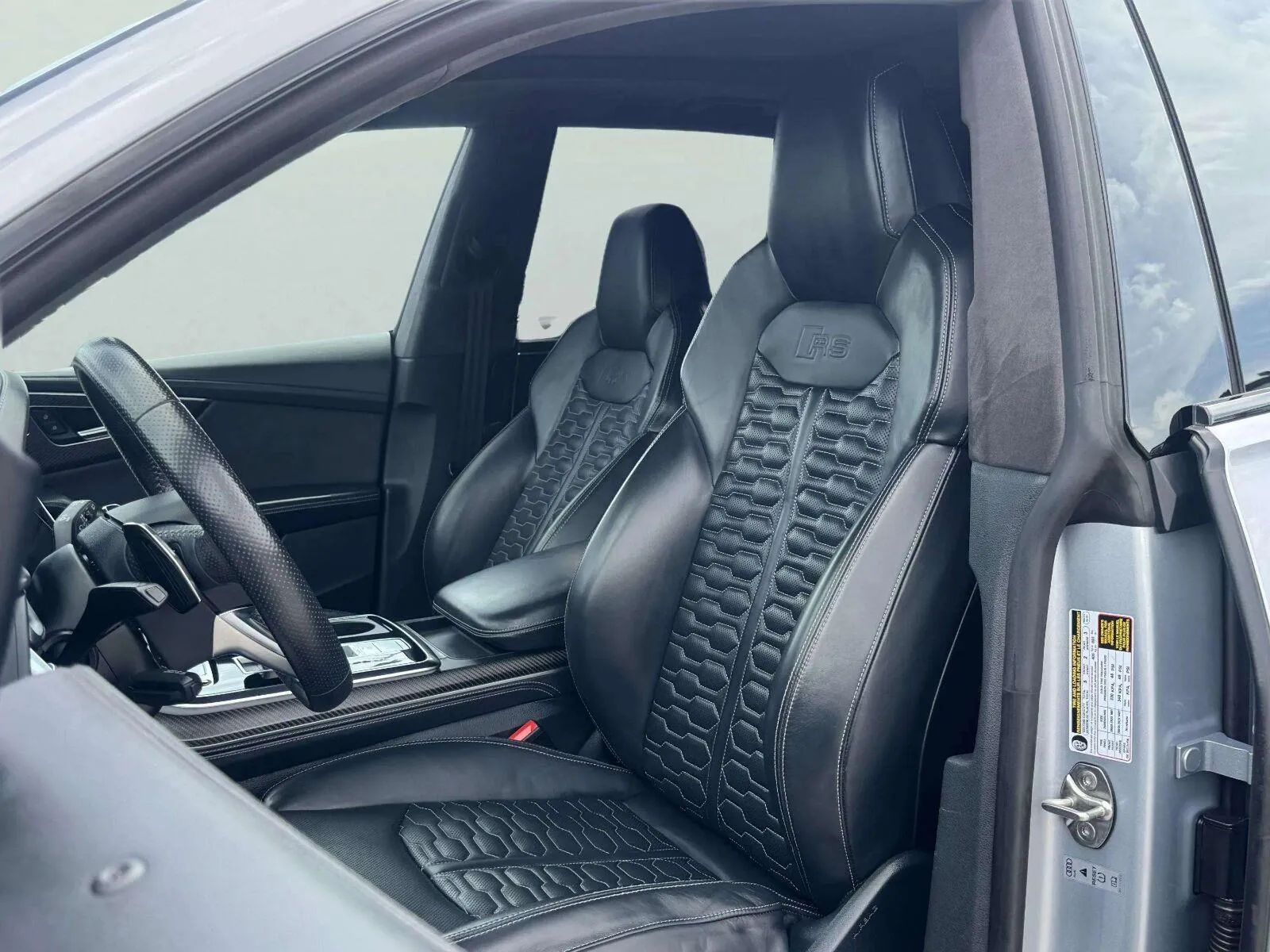 Audi RS Q8 photo 19