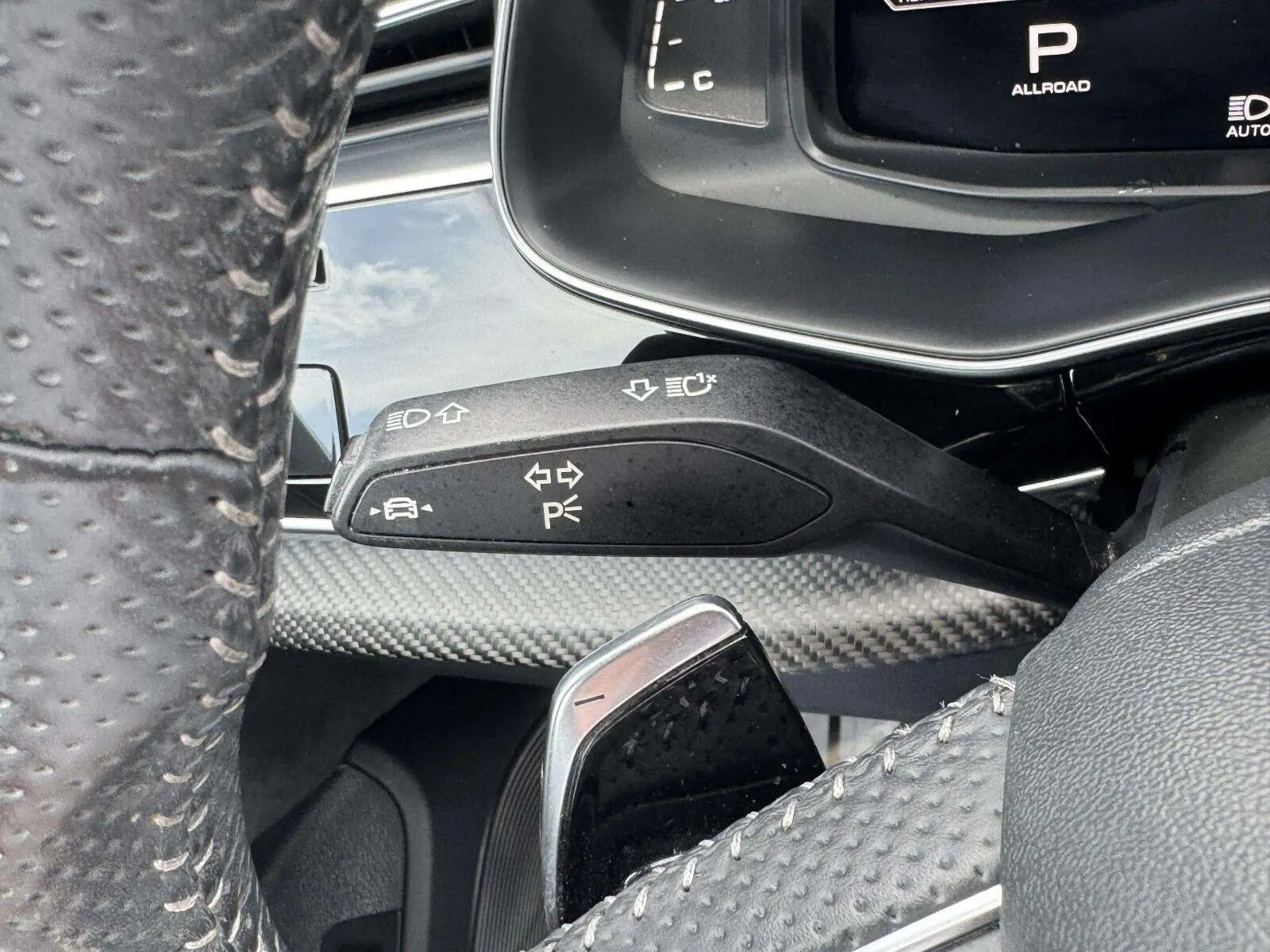 Audi RS Q8 photo 21