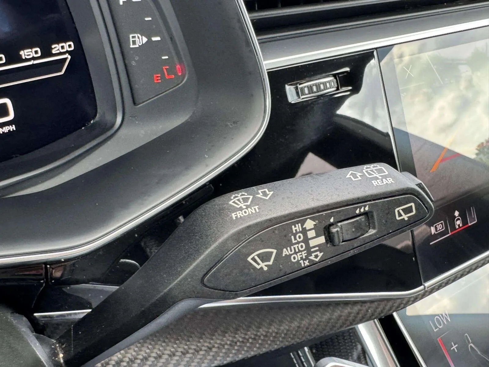 Audi RS Q8 photo 22