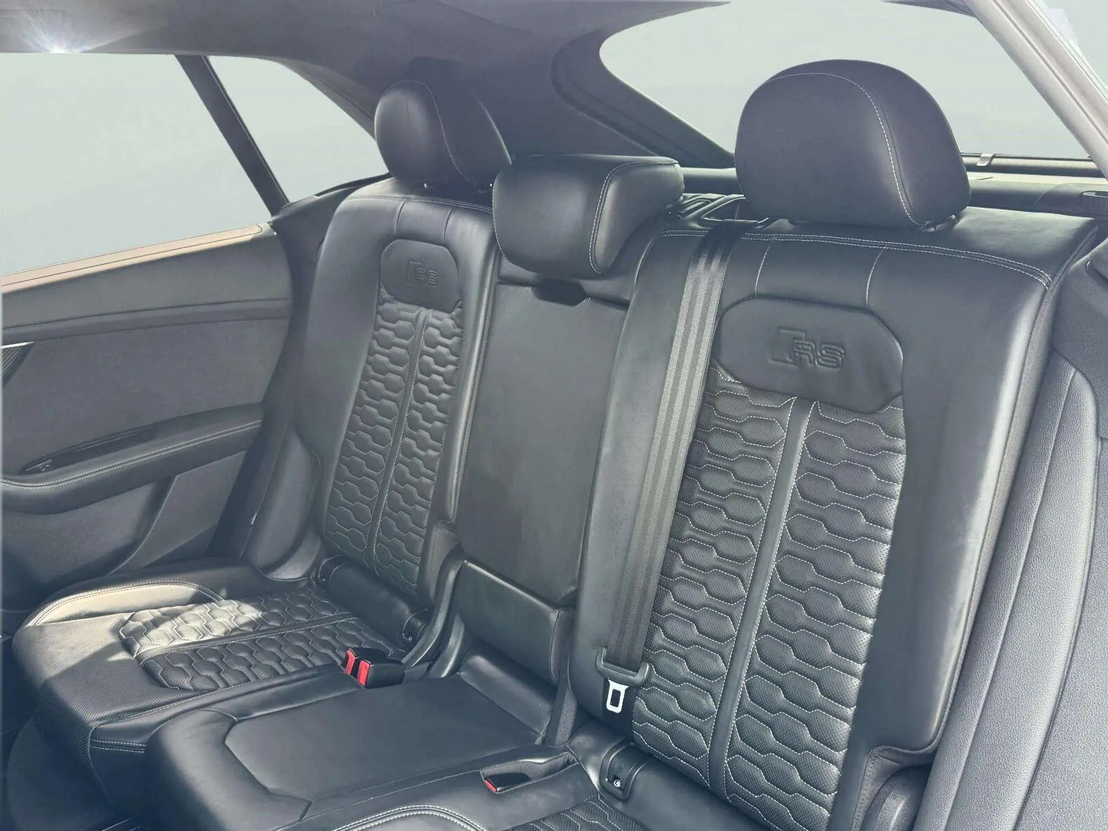 Audi RS Q8 photo 34