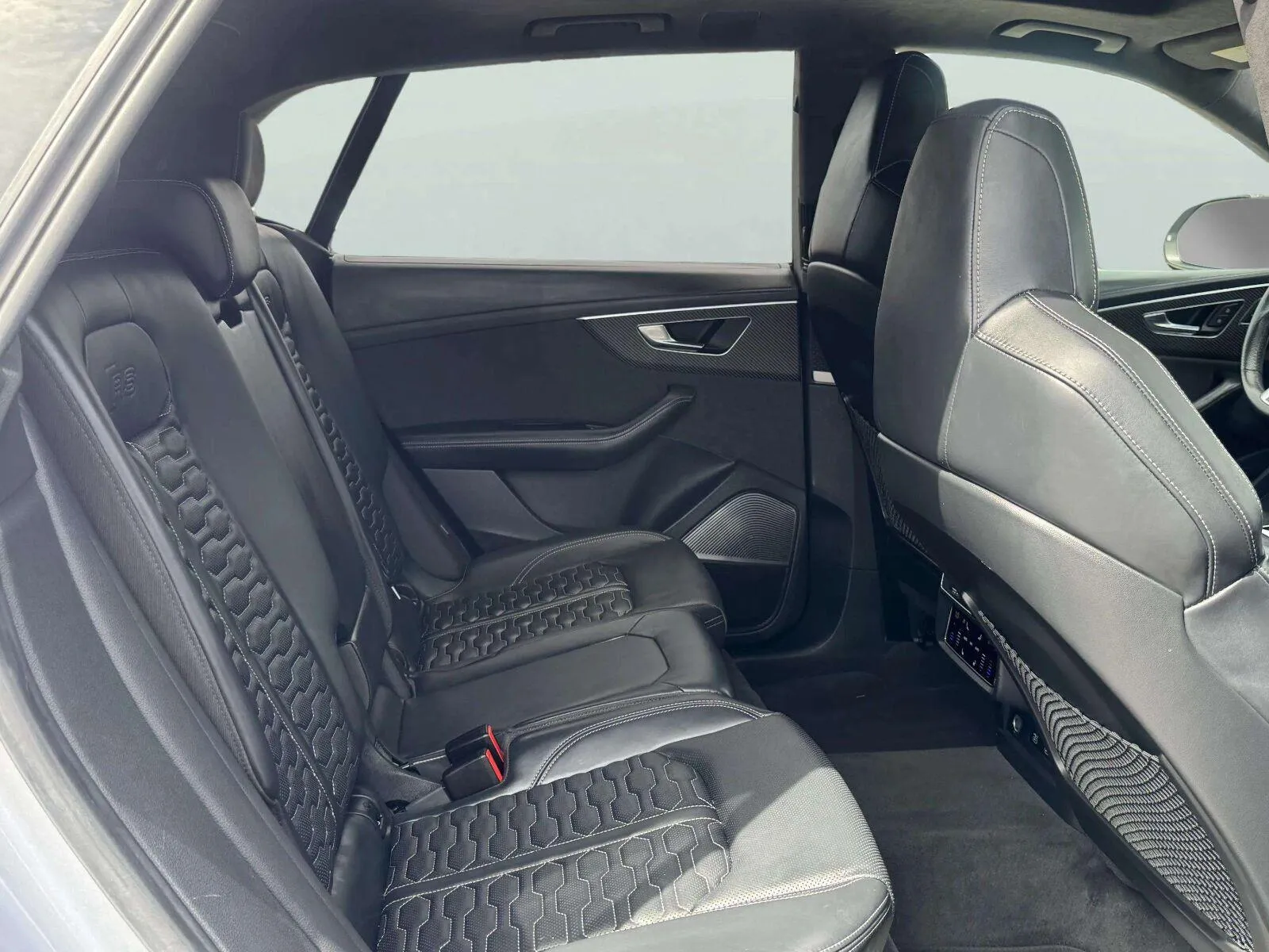 Audi RS Q8 photo 35
