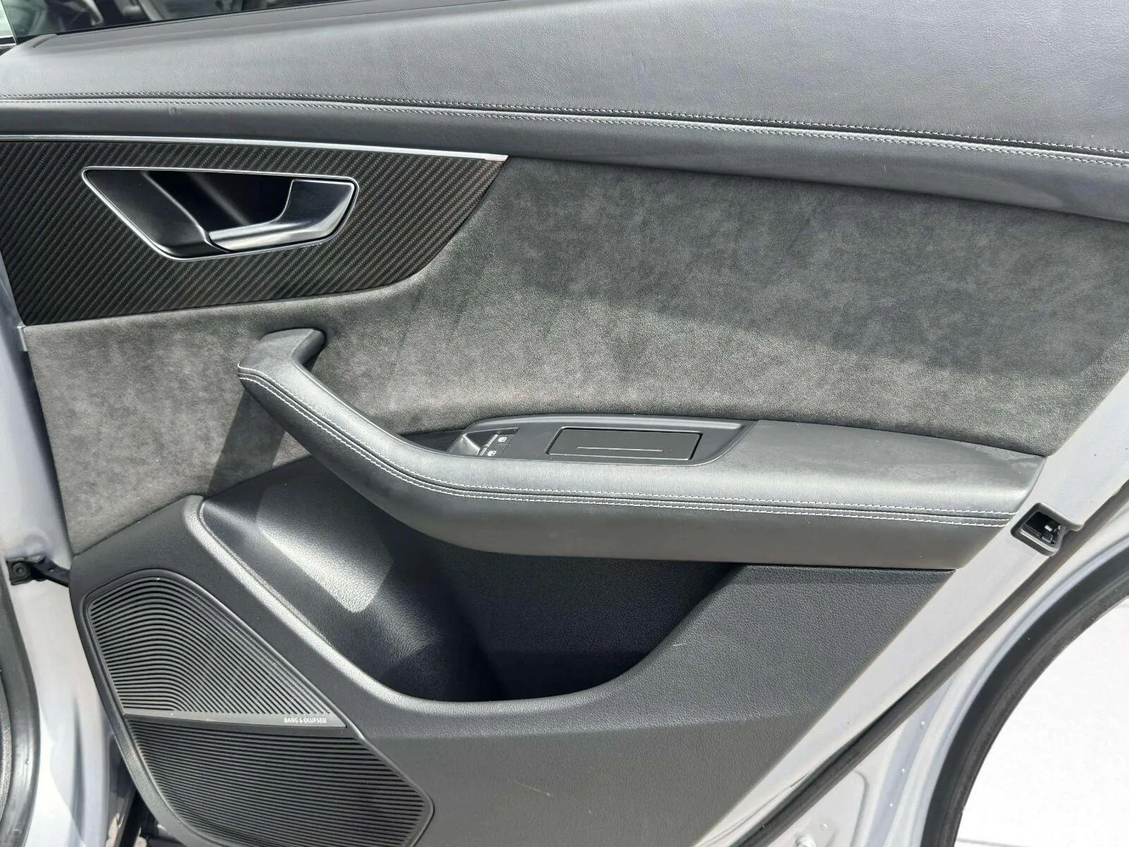 Audi RS Q8 photo 37