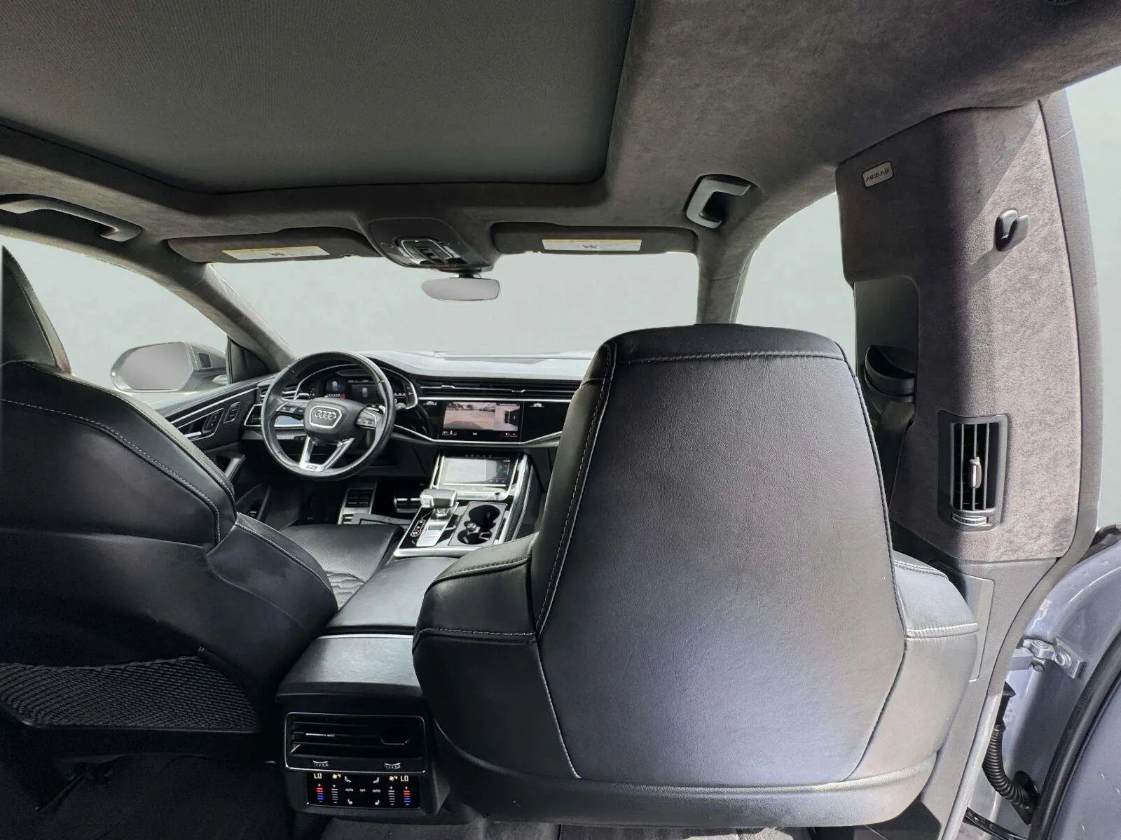 Audi RS Q8 photo 39