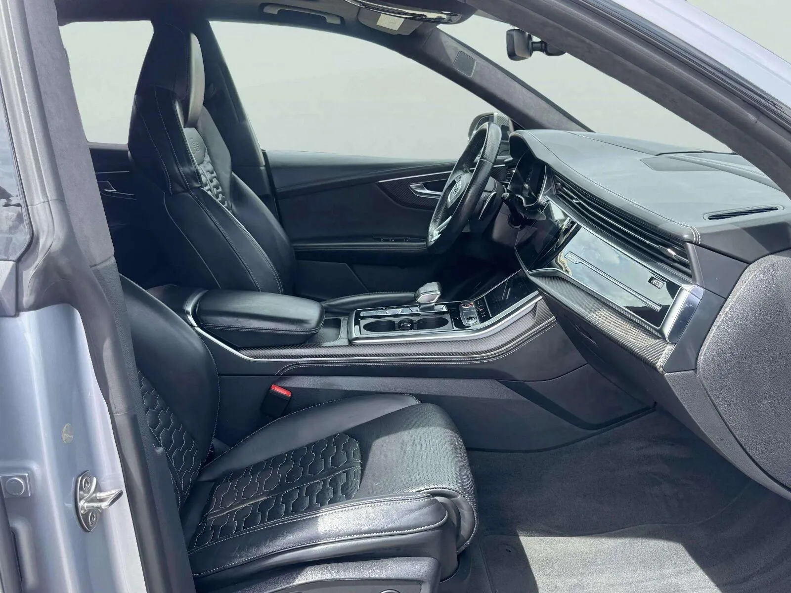 Audi RS Q8 photo 43
