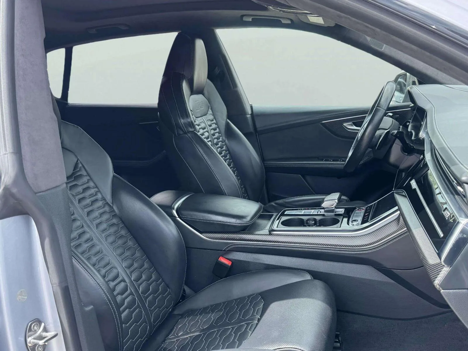 Audi RS Q8 photo 46