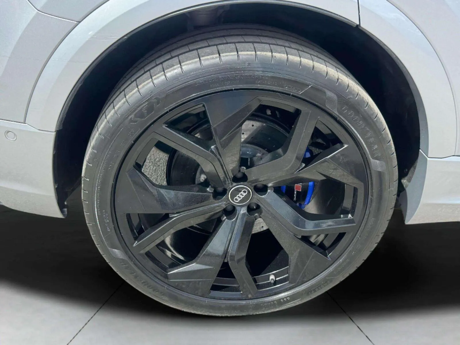 Audi RS Q8 photo 51