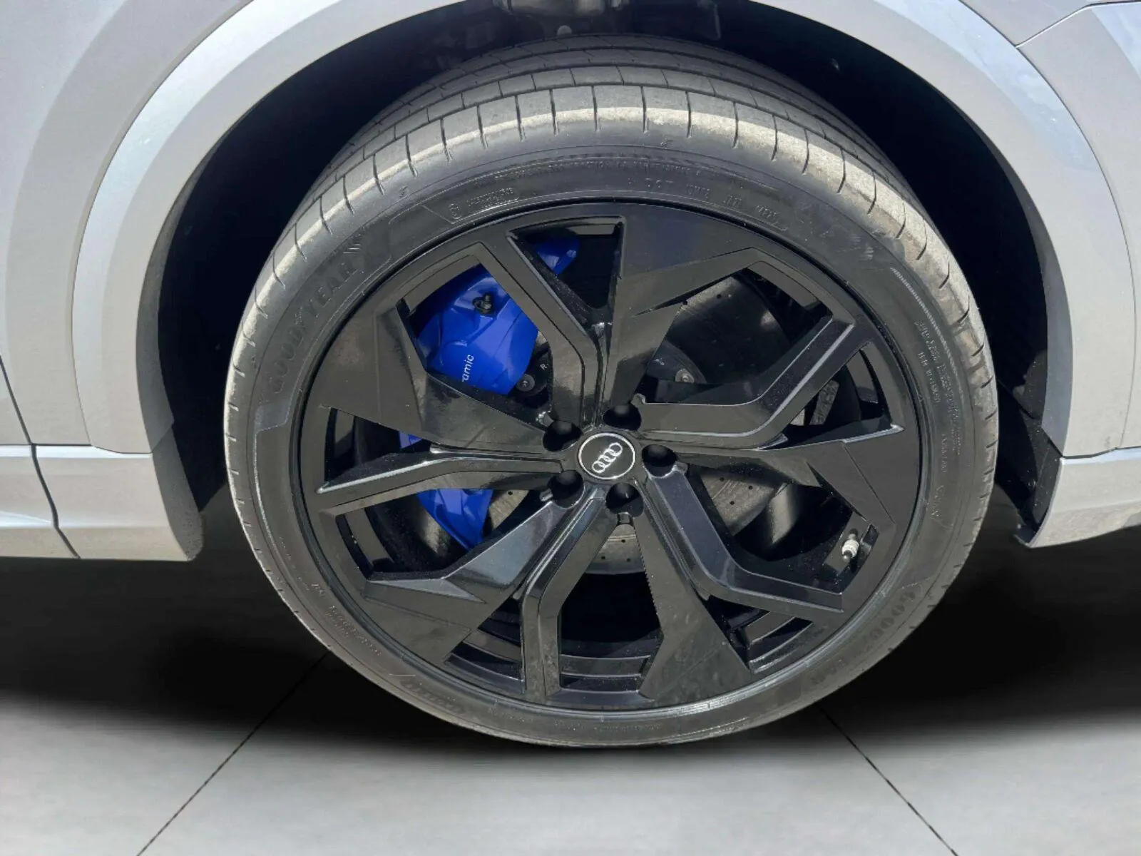 Audi RS Q8 photo 52