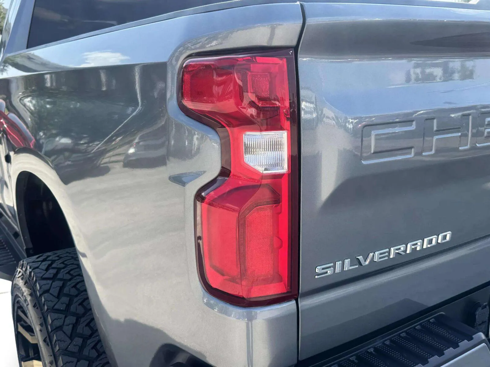 Chevrolet Silverado photo 14