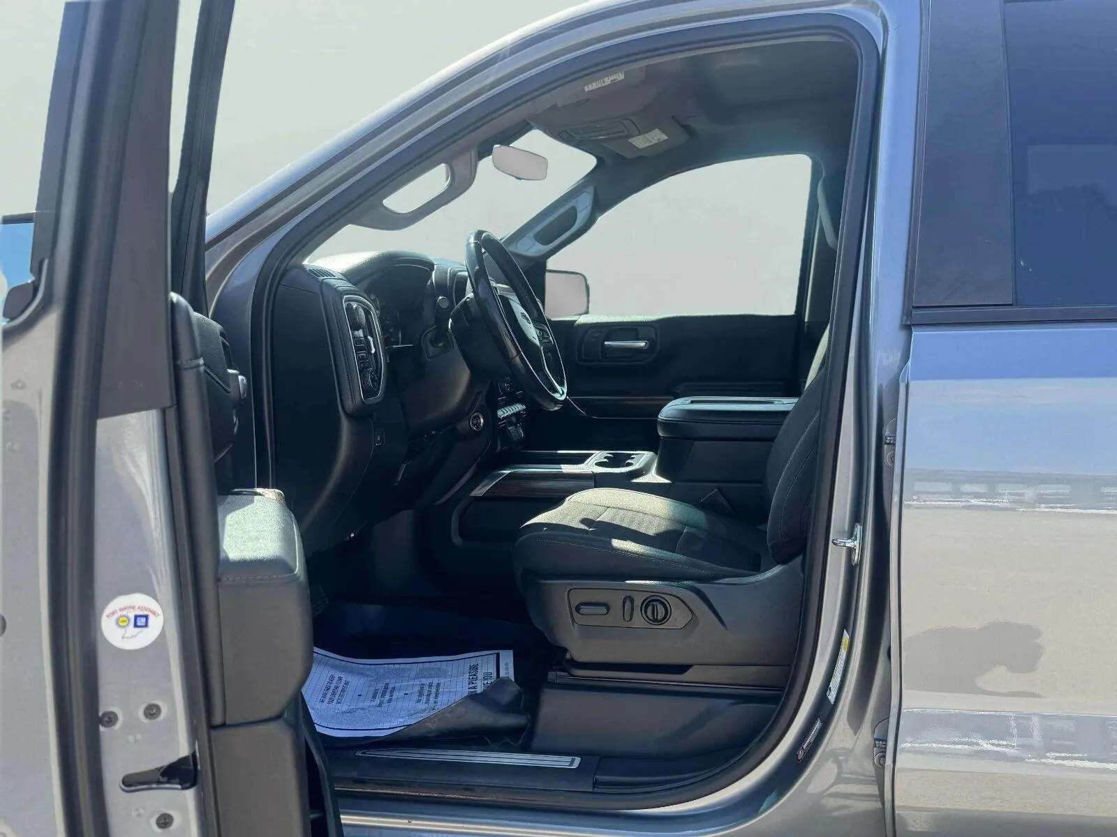 Chevrolet Silverado photo 16