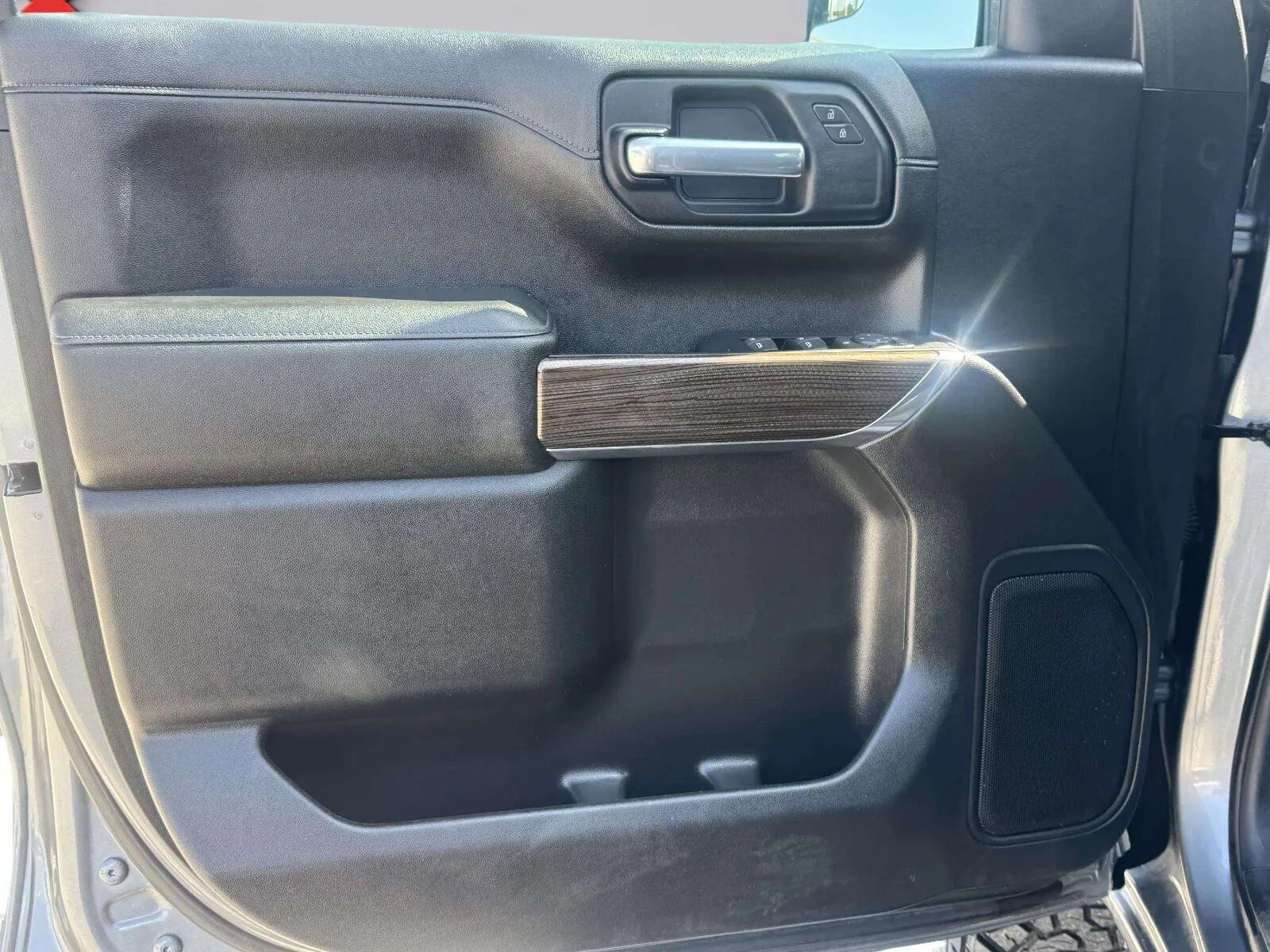 Chevrolet Silverado photo 18