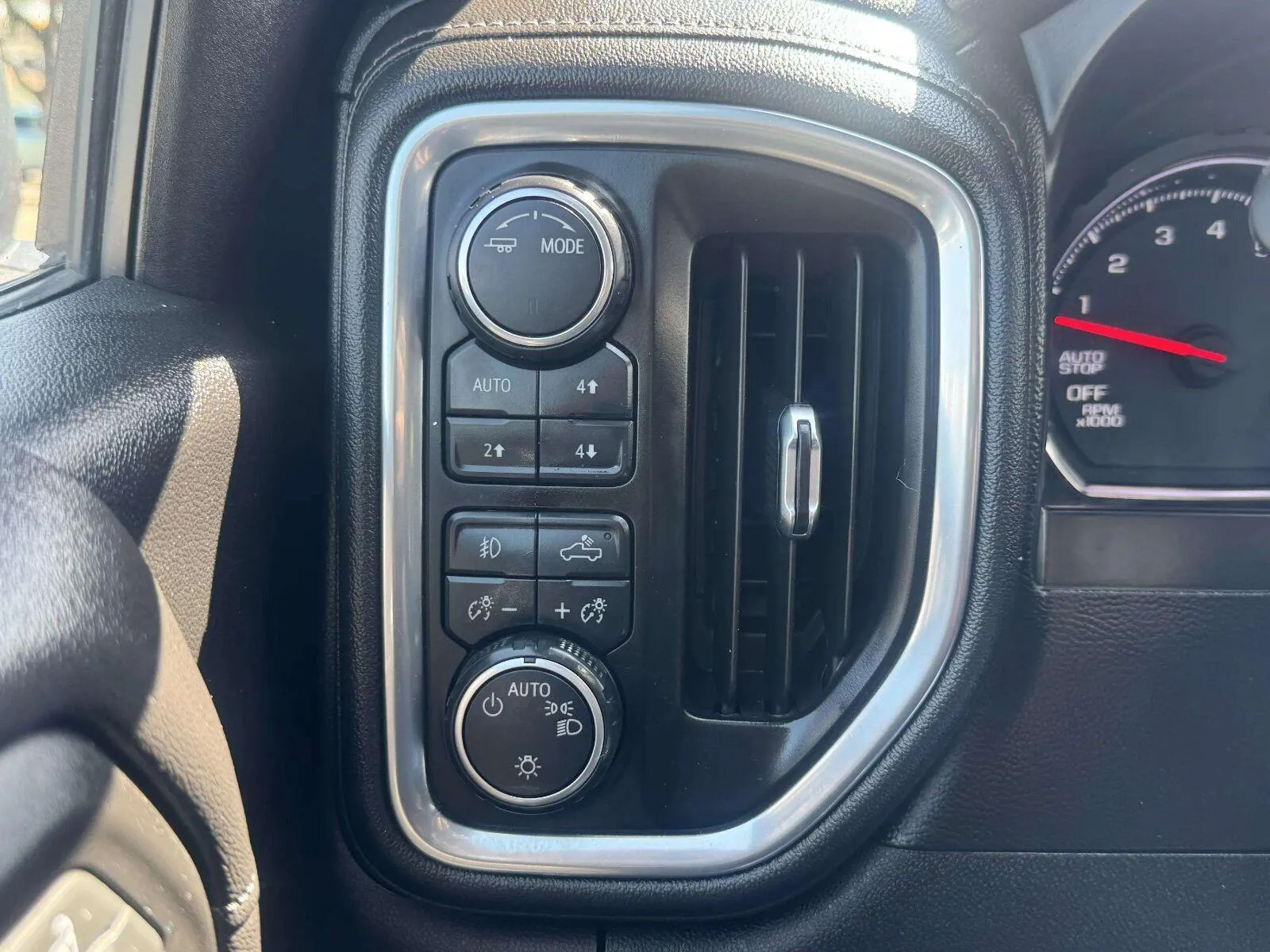 Chevrolet Silverado photo 23