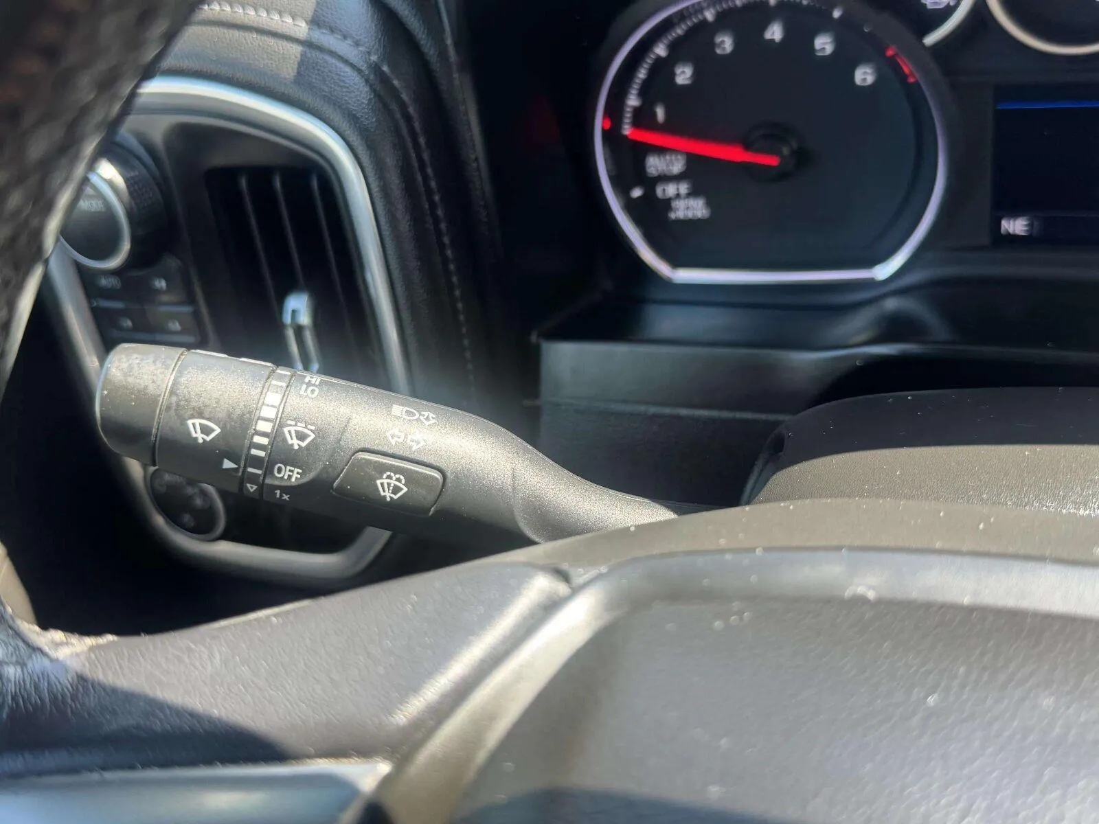 Chevrolet Silverado photo 24