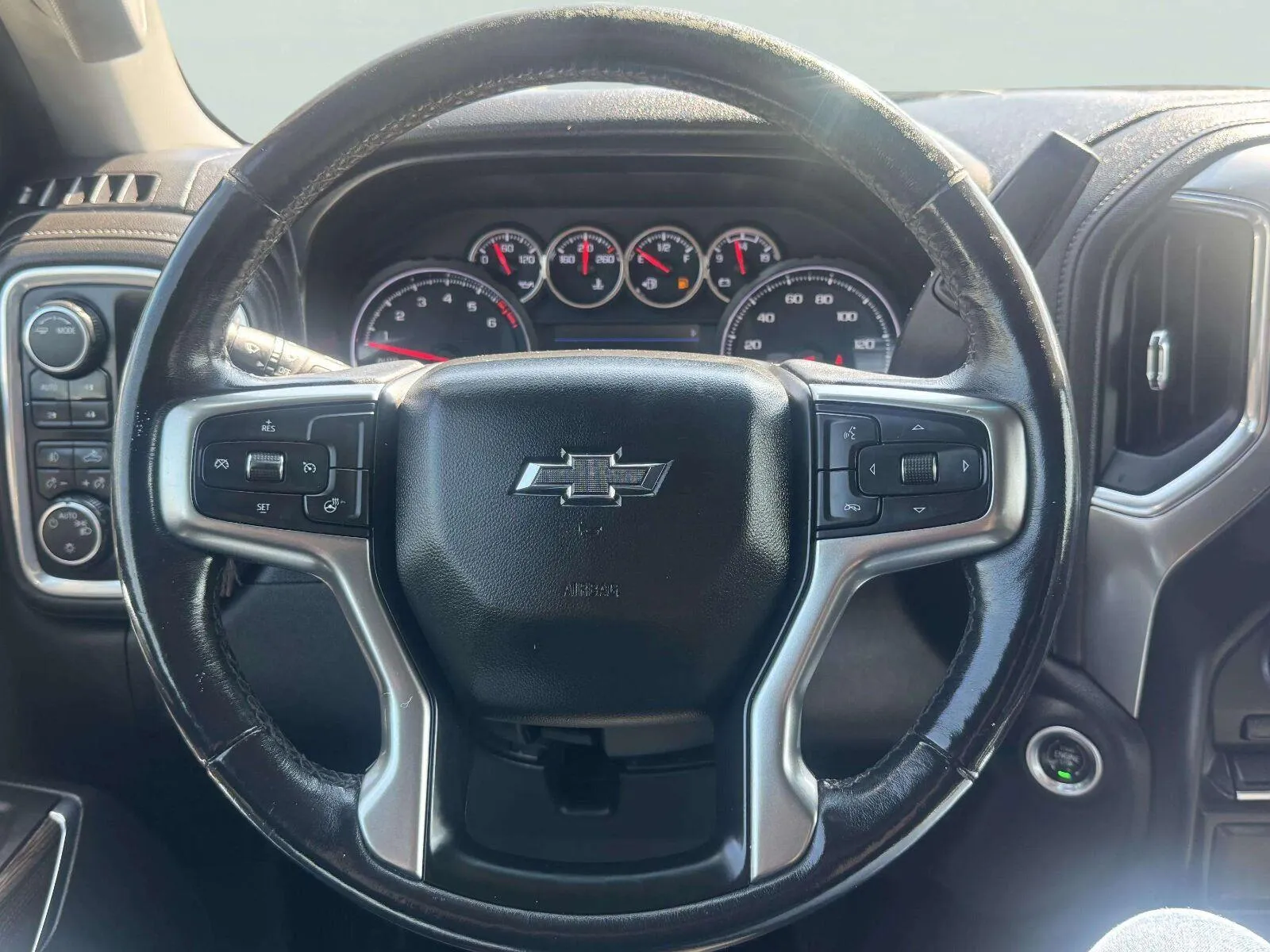 Chevrolet Silverado photo 29