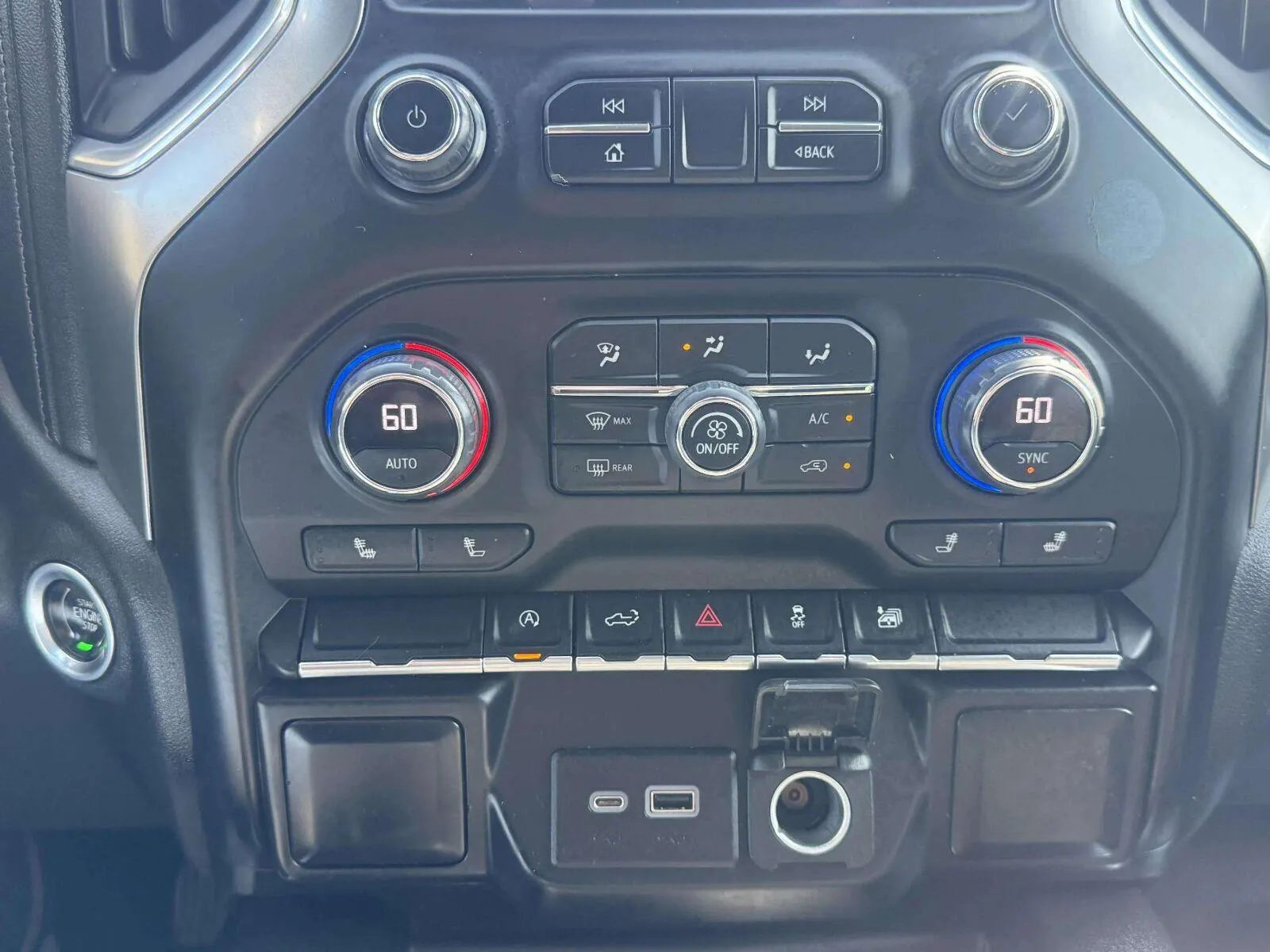 Chevrolet Silverado photo 33