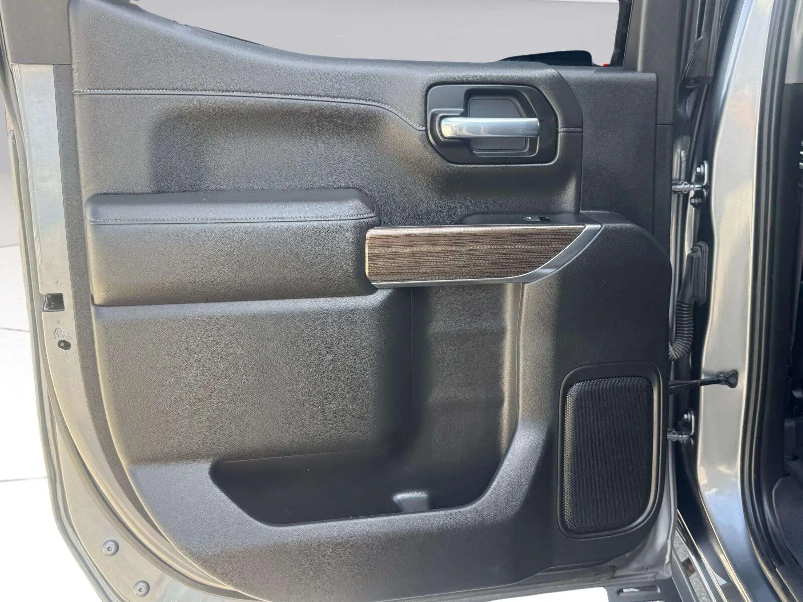 Chevrolet Silverado photo 36