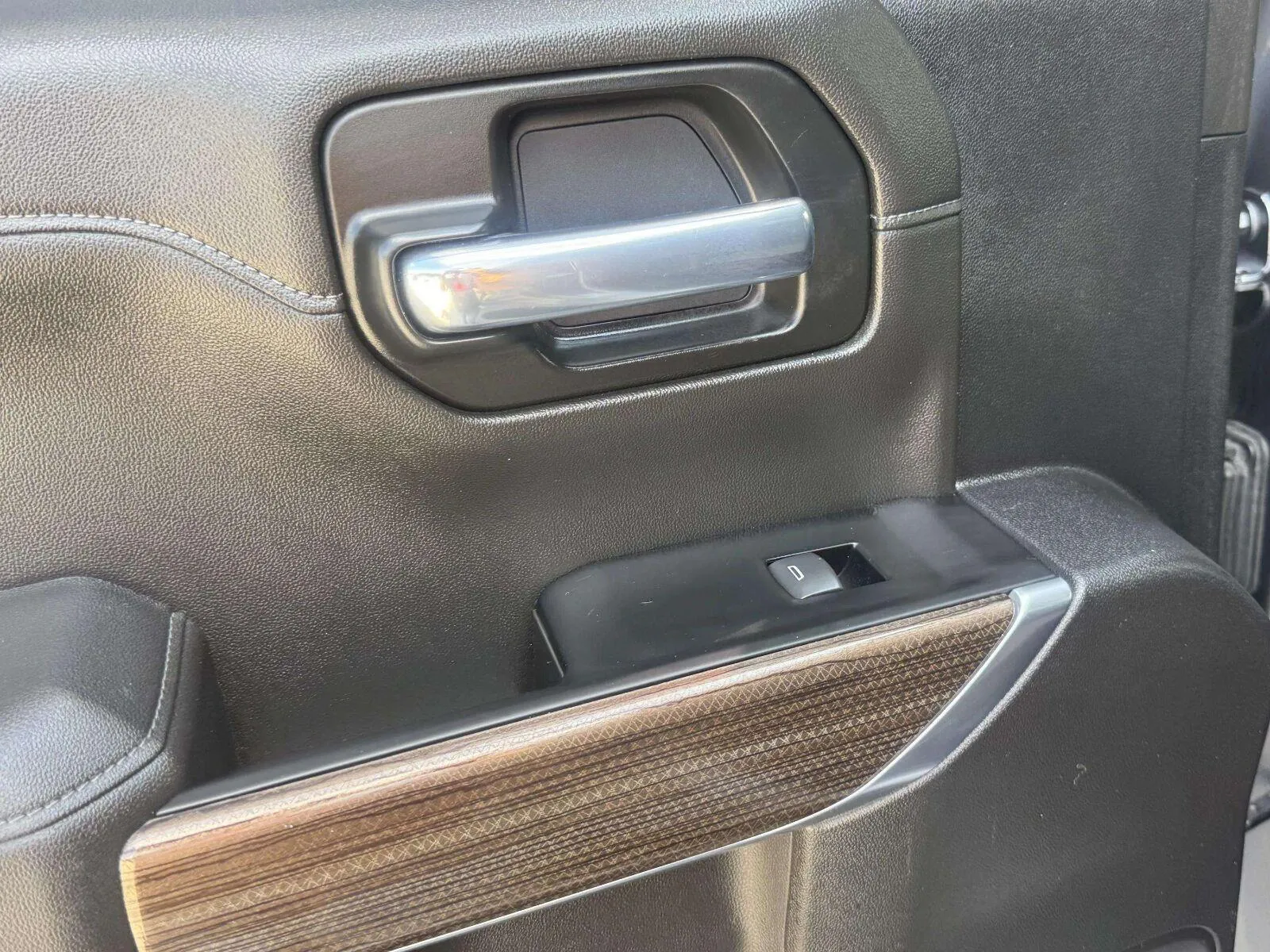 Chevrolet Silverado photo 37