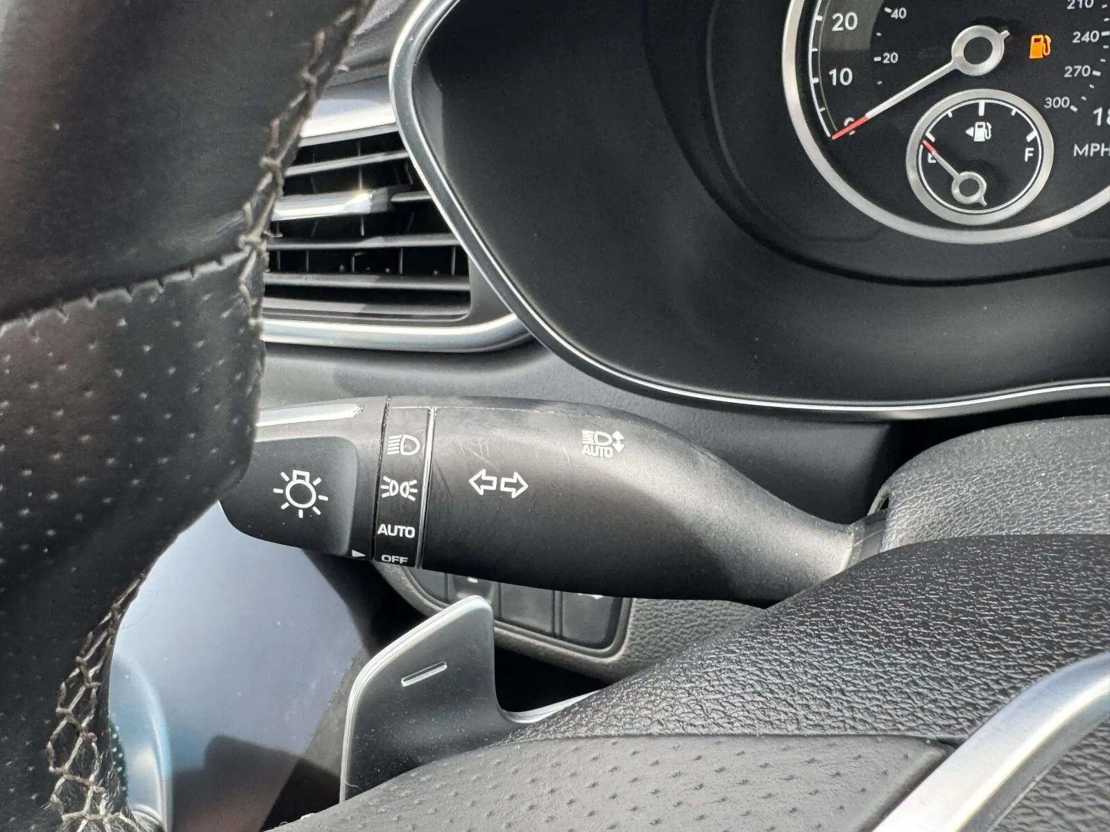 Genesis G70 photo 18