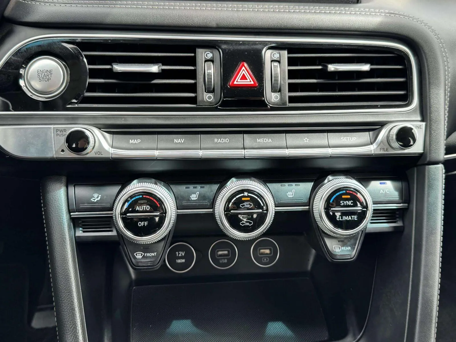 Genesis G70 photo 26