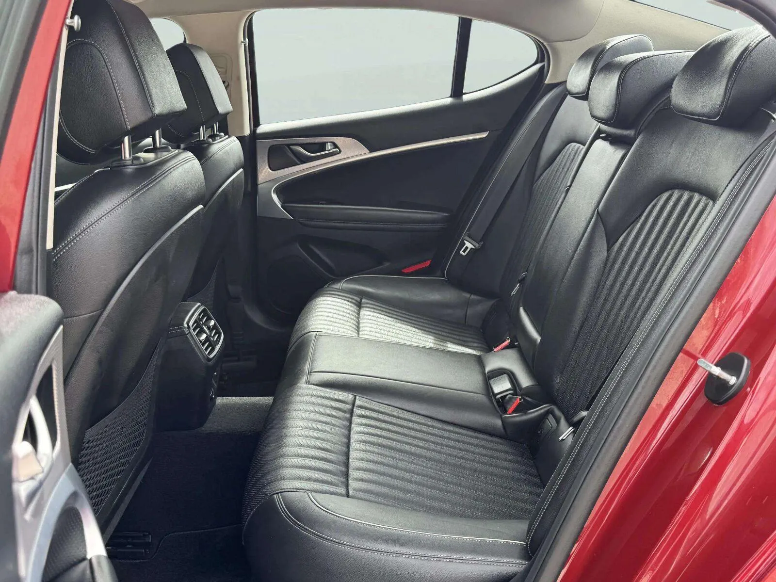 Genesis G70 photo 28
