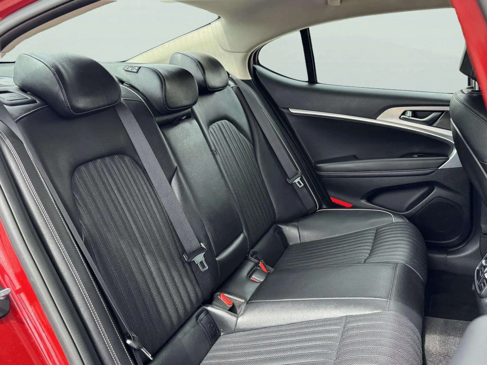 Genesis G70 photo 35