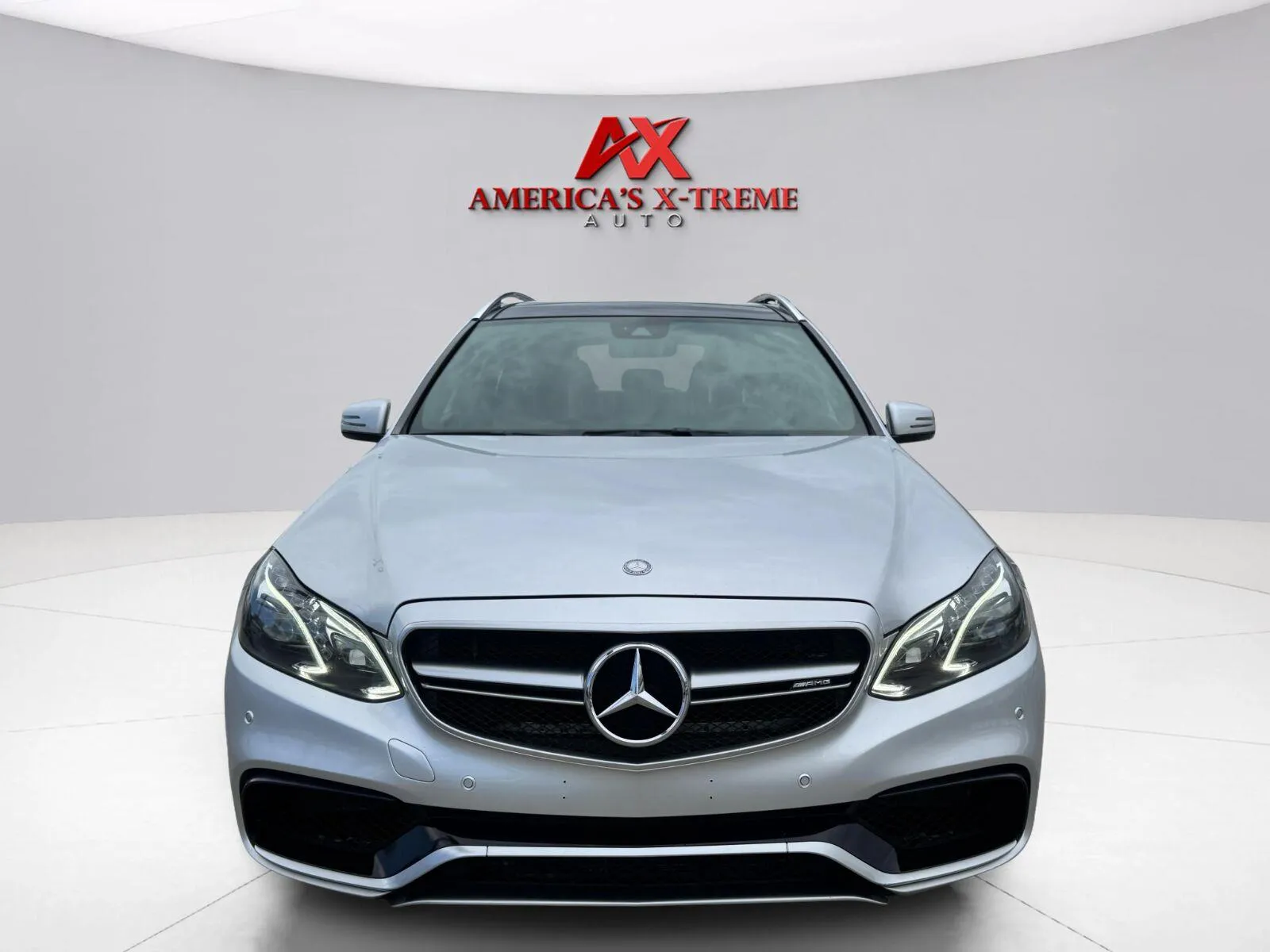 Mercedes-Benz E-Class photo 9
