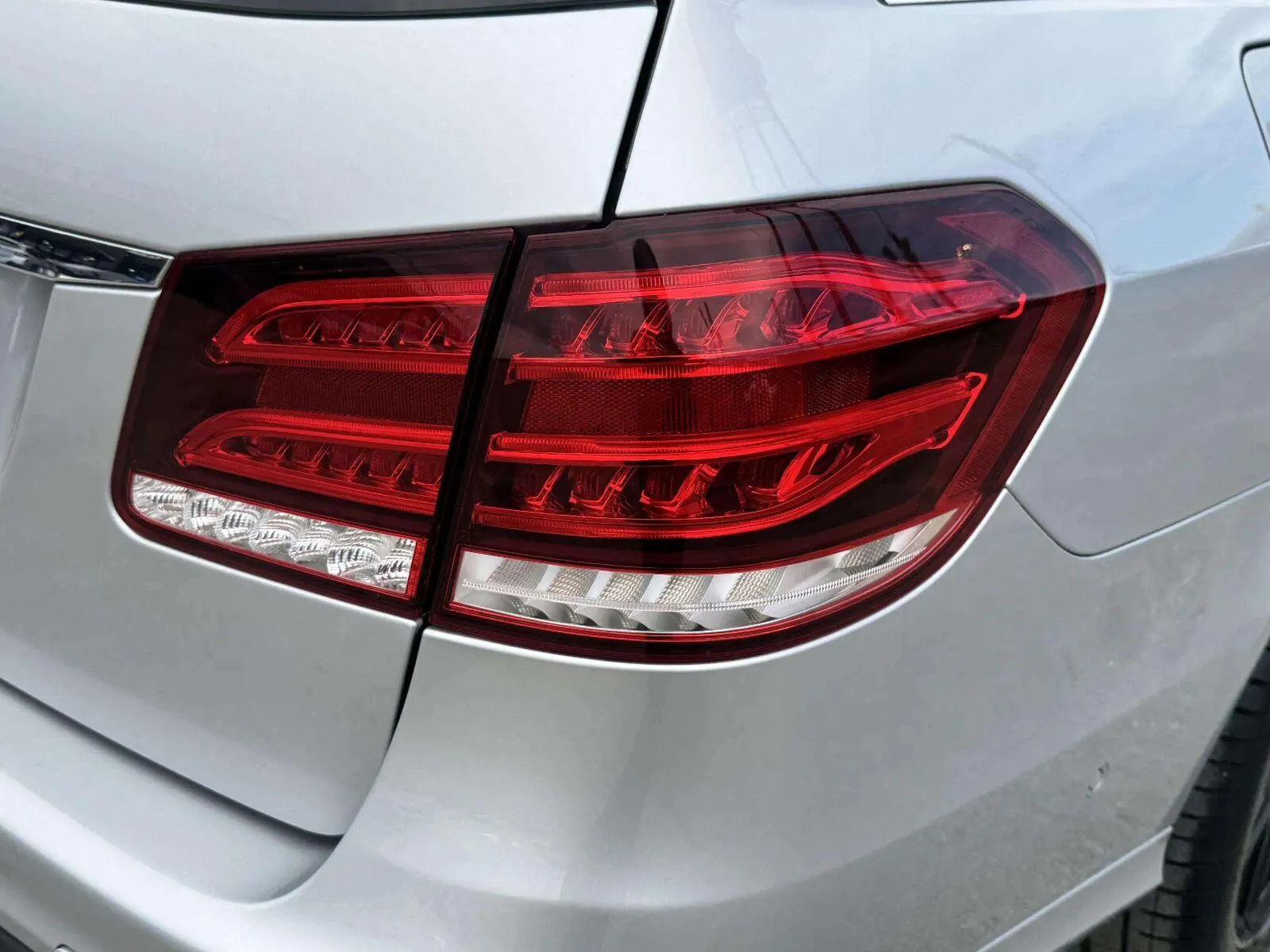 Mercedes-Benz E-Class photo 16