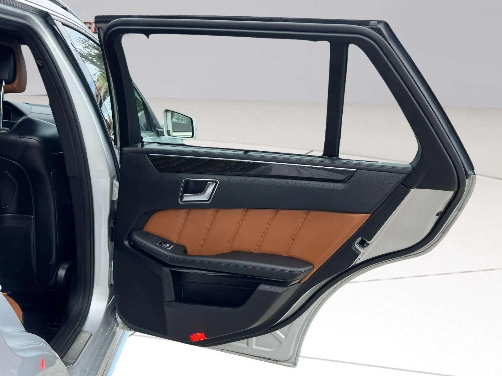 Mercedes-Benz E-Class photo 35