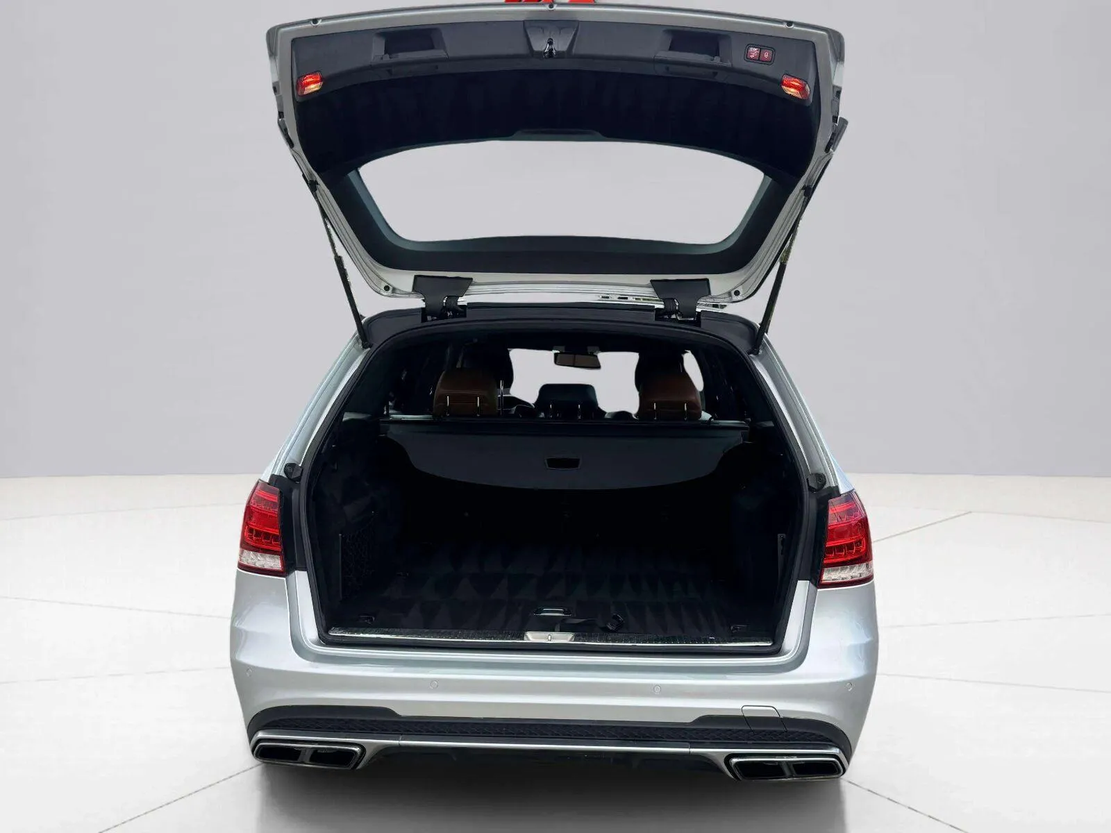 Mercedes-Benz E-Class photo 47