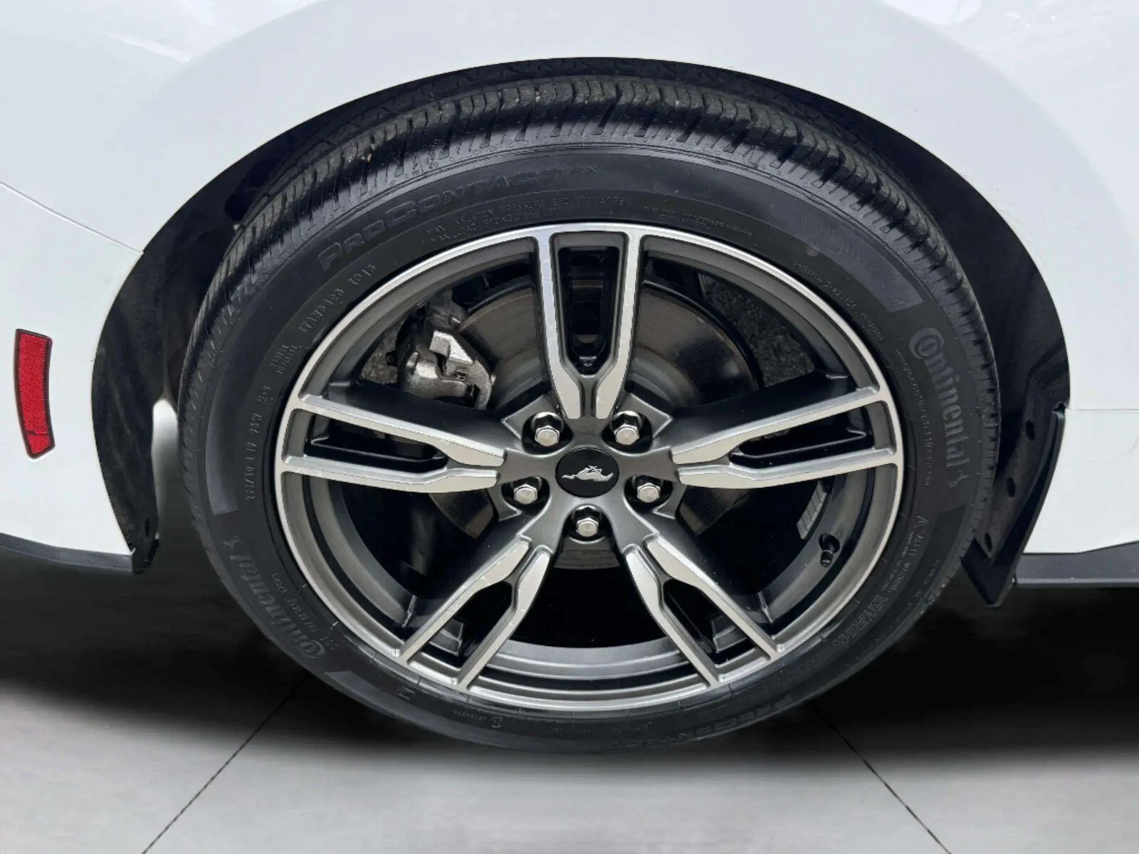 Ford Mustang photo 33