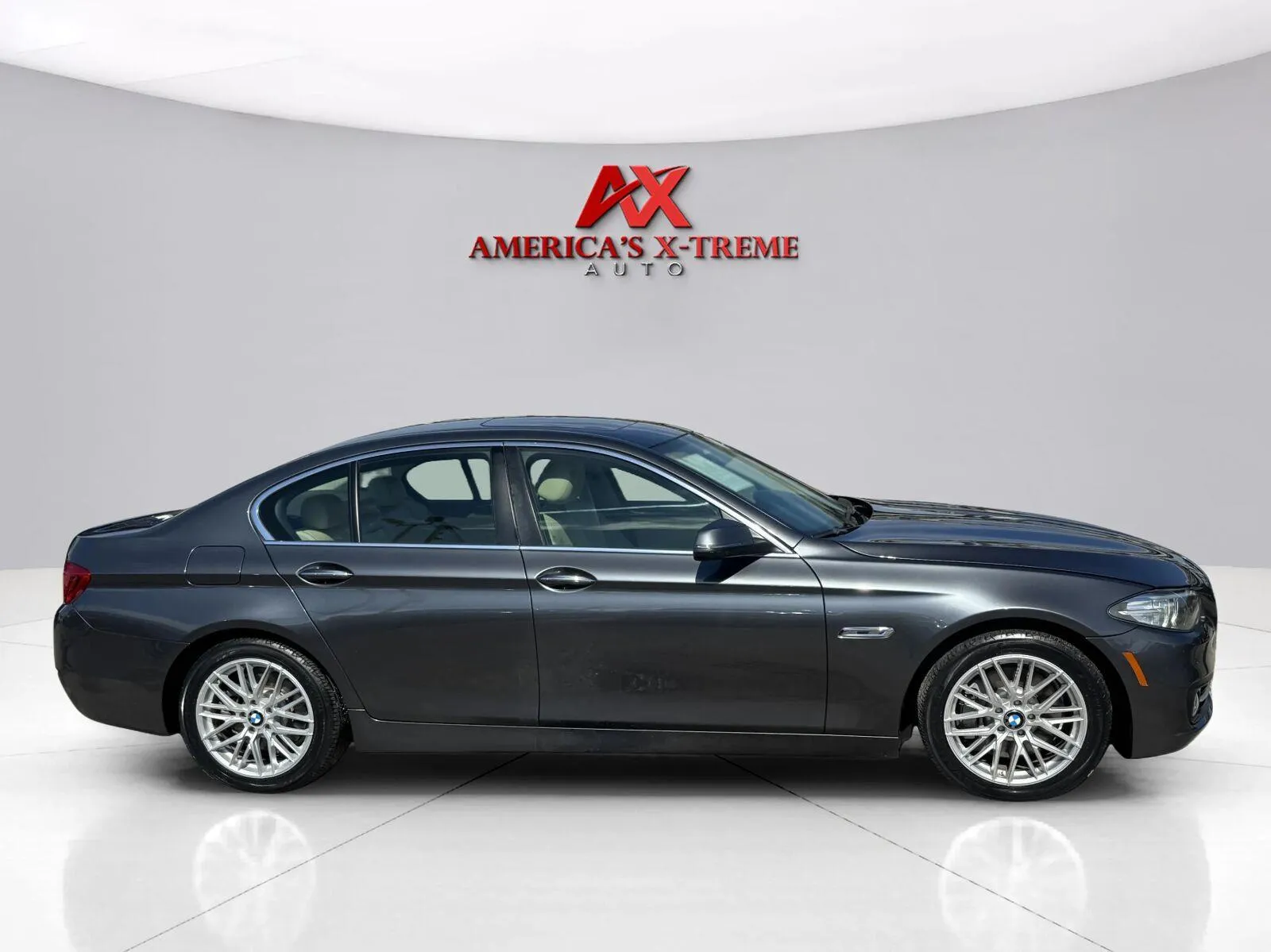 BMW 5 Series photo 7