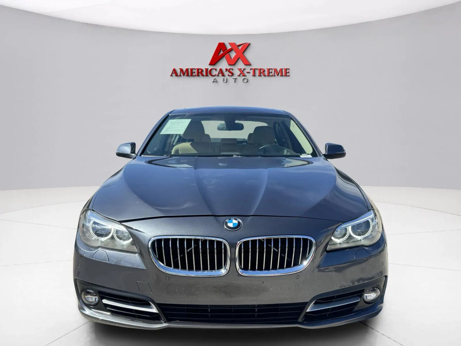 BMW 5 Series photo 9