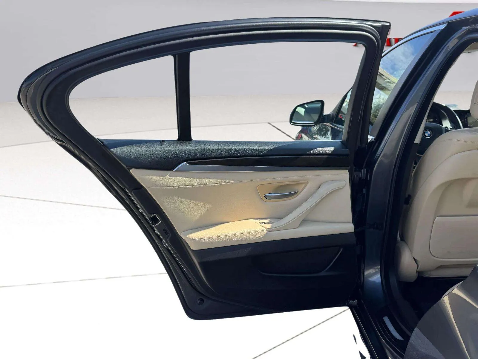 BMW 5 Series photo 30