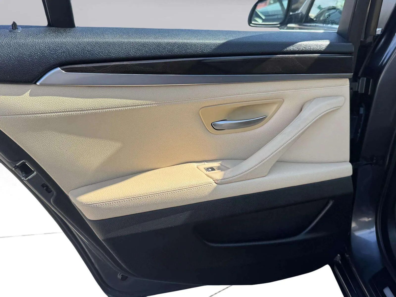 BMW 5 Series photo 31