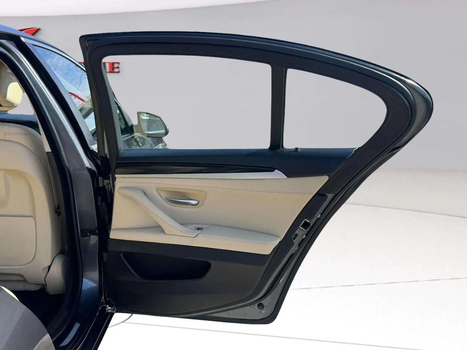 BMW 5 Series photo 34