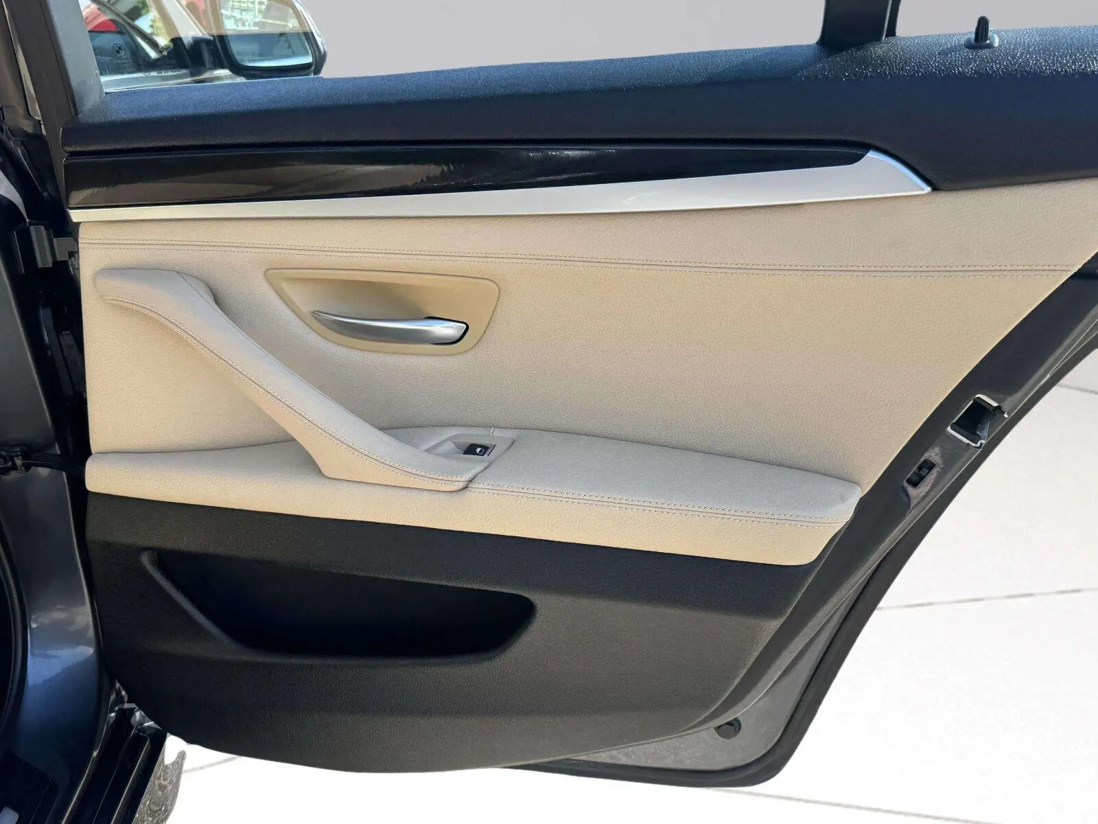 BMW 5 Series photo 35