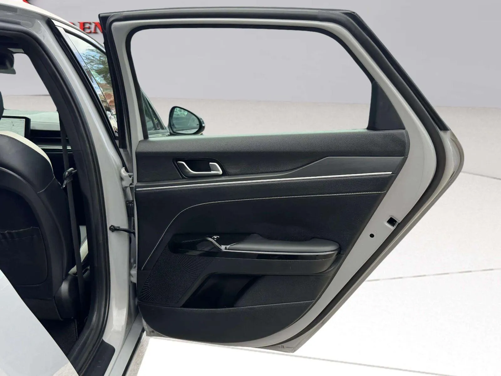 Kia K5 photo 32