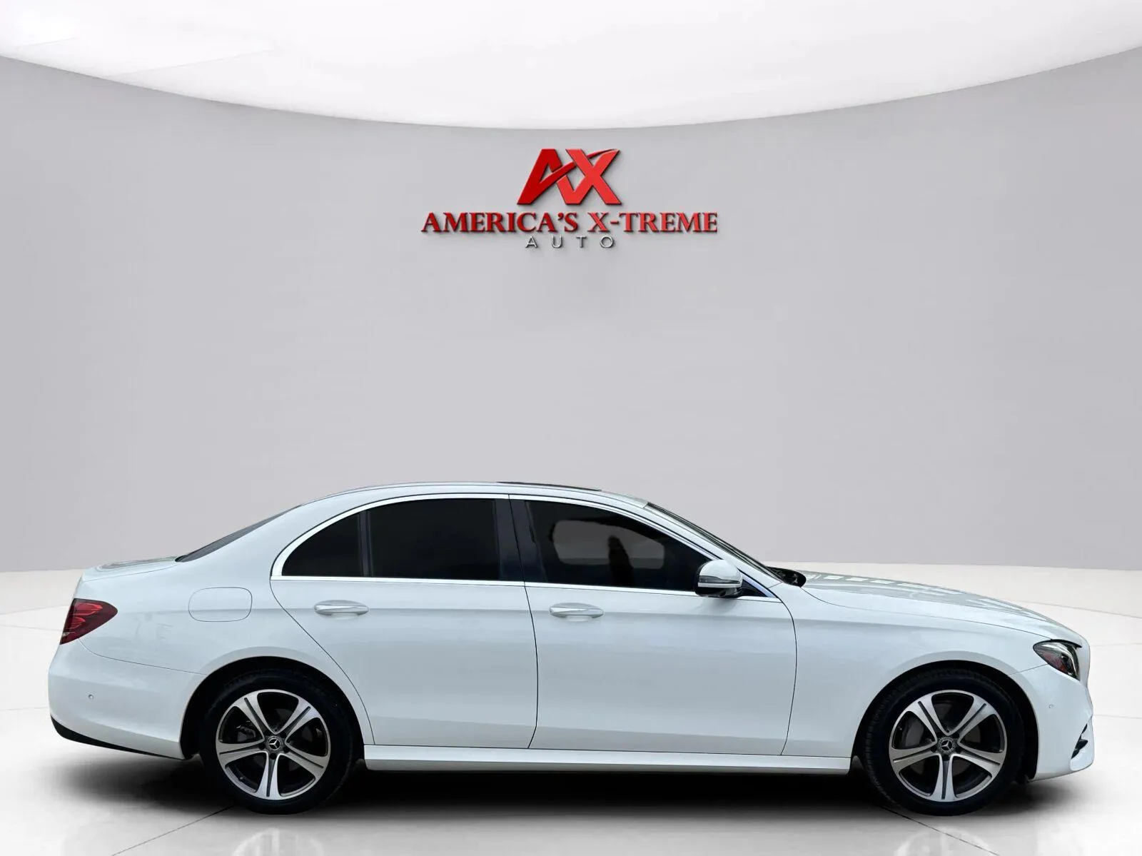 Mercedes-Benz E-Class photo 7