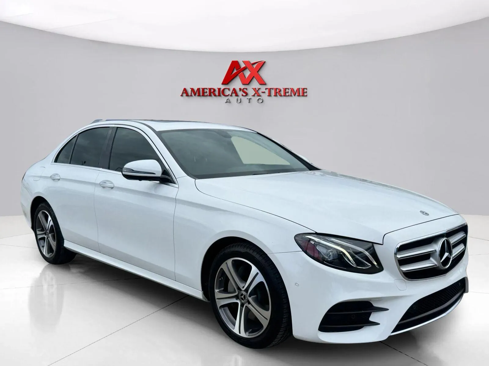 Mercedes-Benz E-Class photo 8