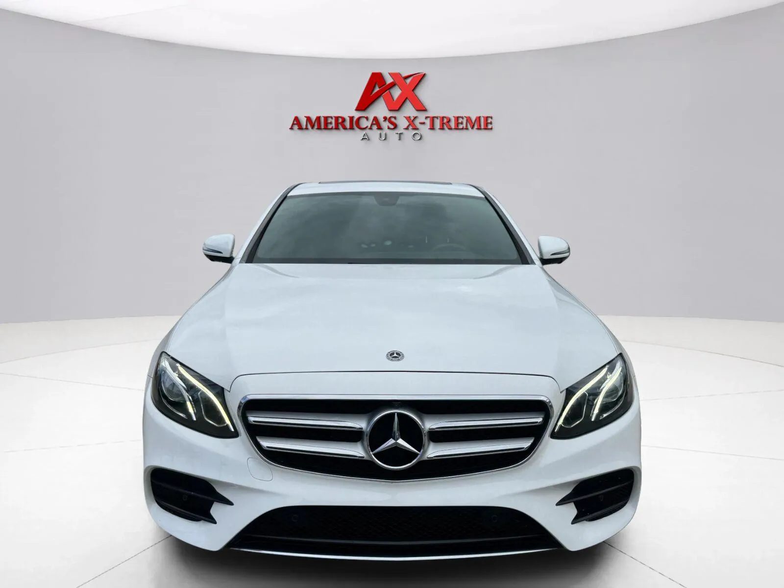 Mercedes-Benz E-Class photo 9