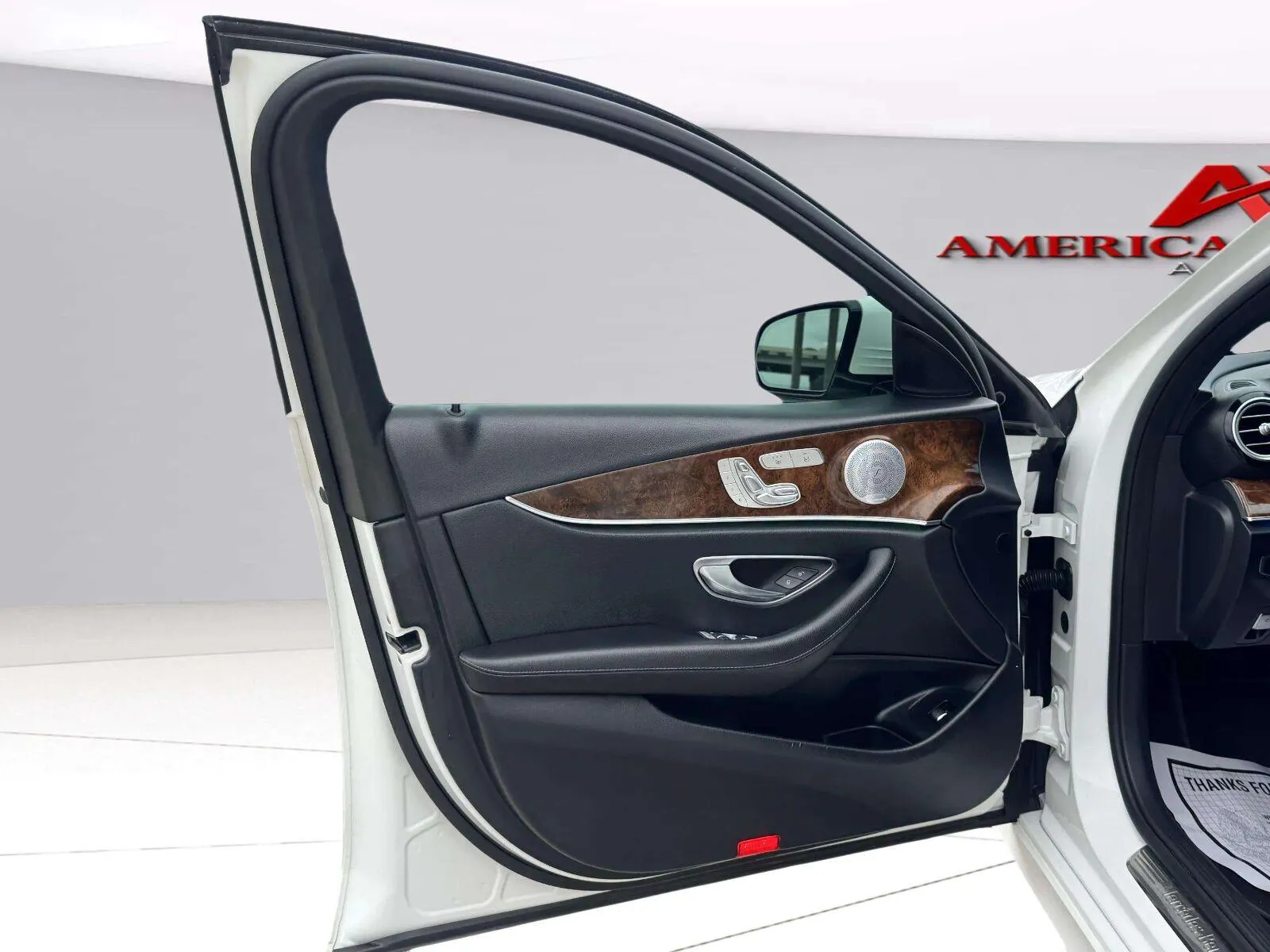 Mercedes-Benz E-Class photo 17