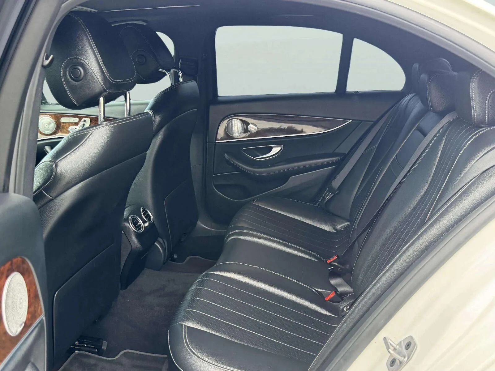 Mercedes-Benz E-Class photo 32
