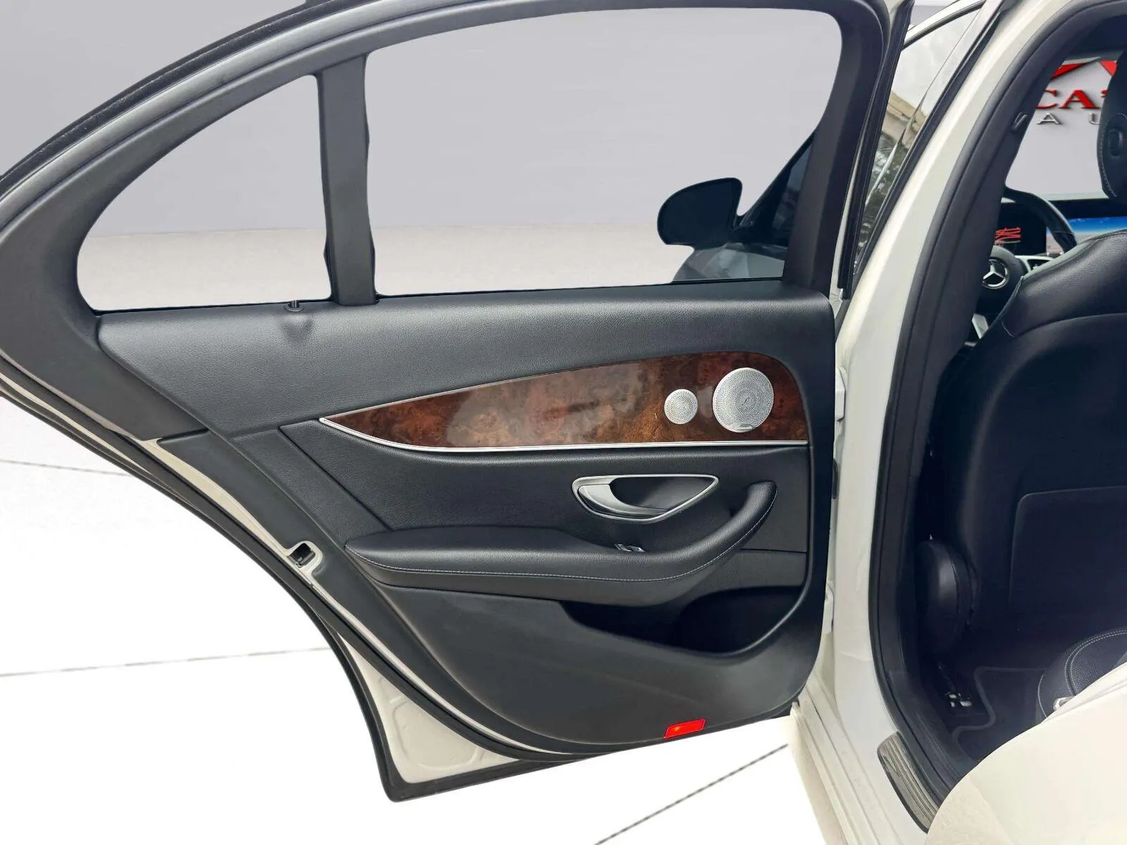 Mercedes-Benz E-Class photo 33