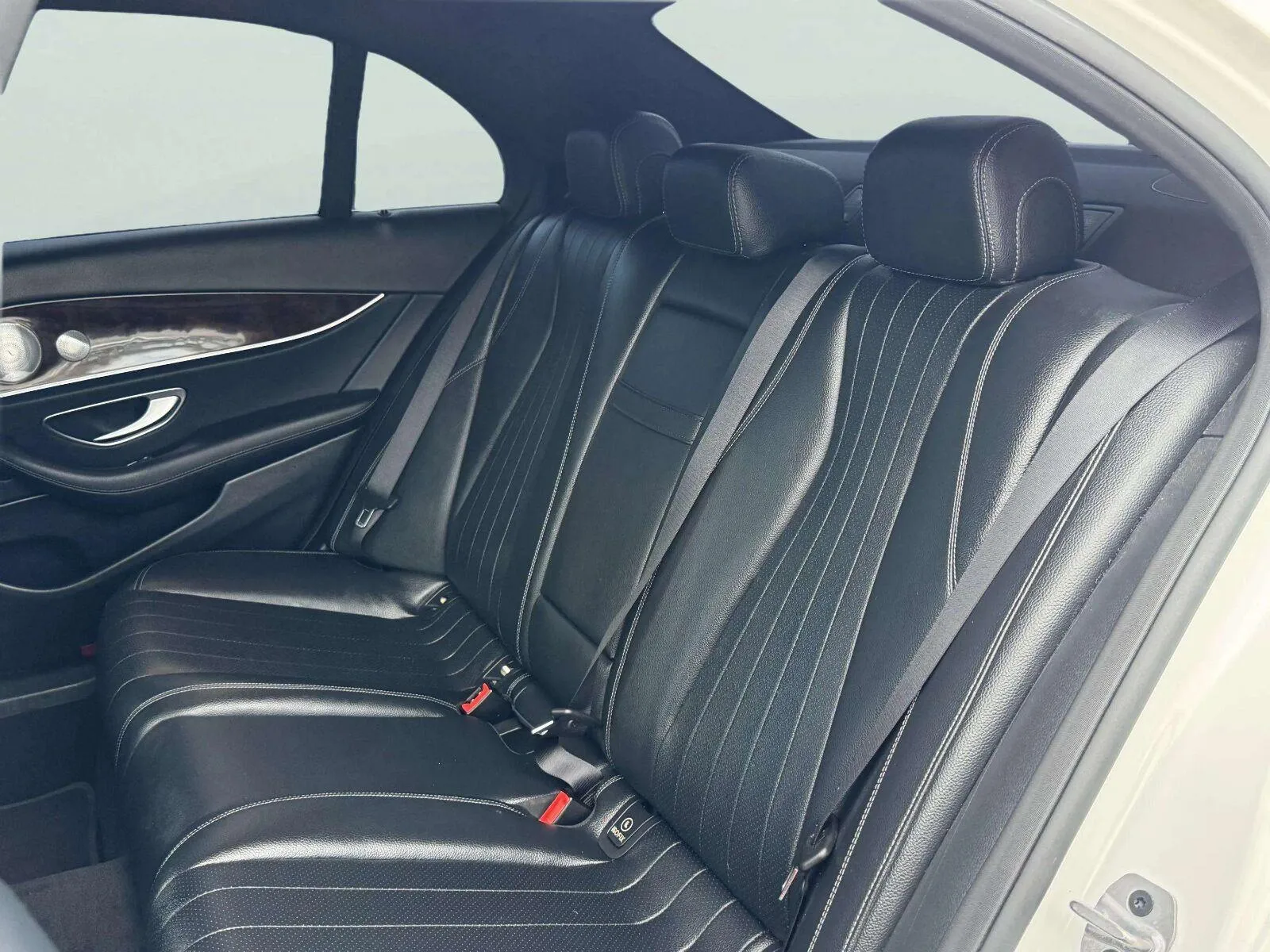 Mercedes-Benz E-Class photo 35