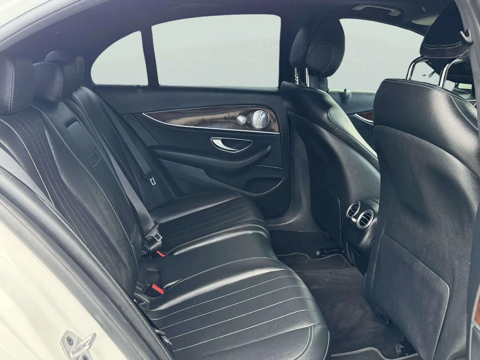Mercedes-Benz E-Class photo 36