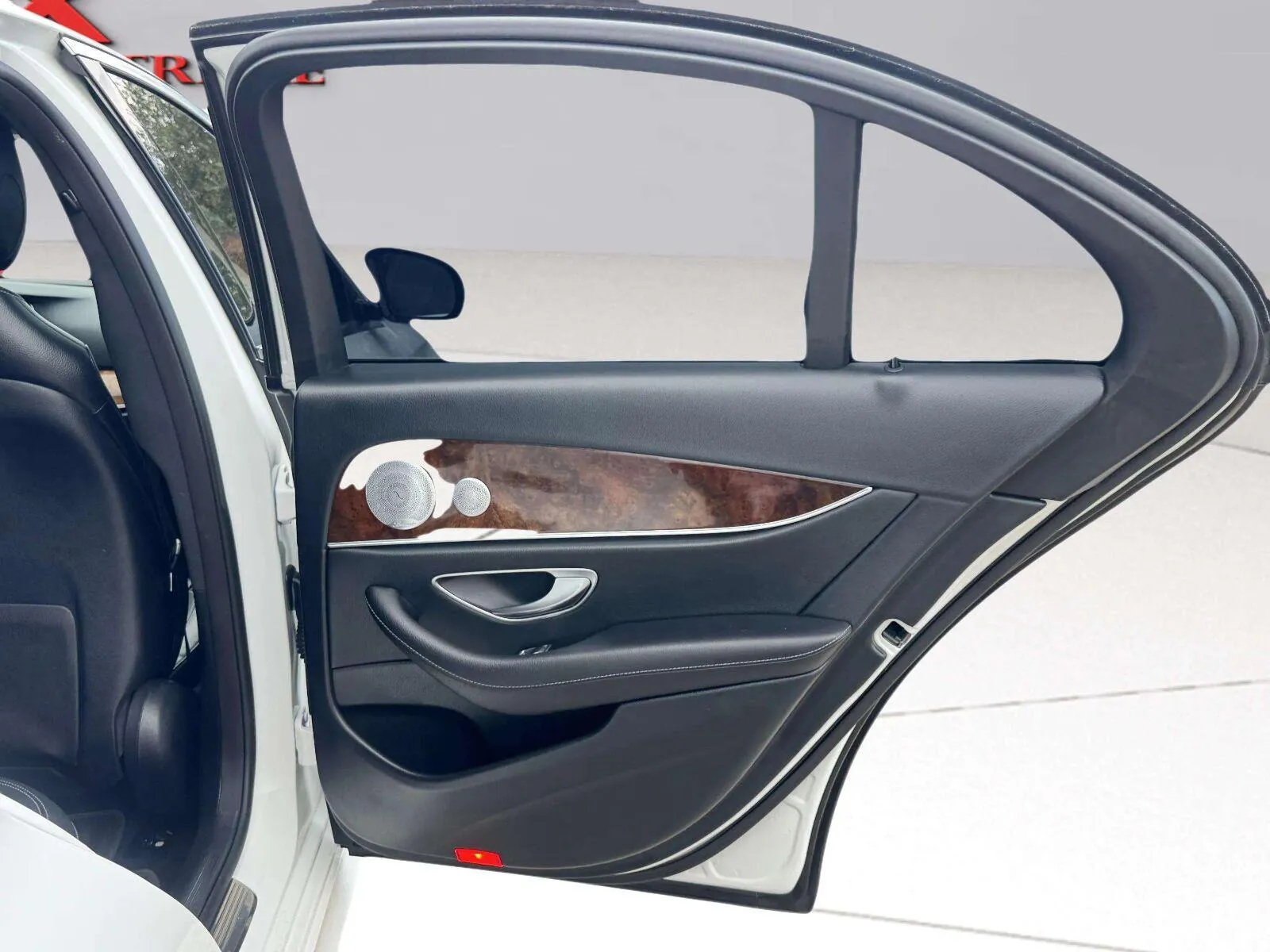 Mercedes-Benz E-Class photo 37